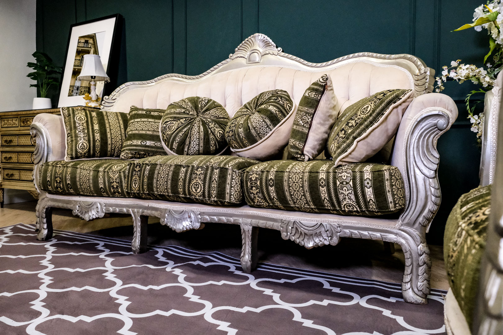 Louis sofa, seat sofa, very beautiful patterned cushions, button