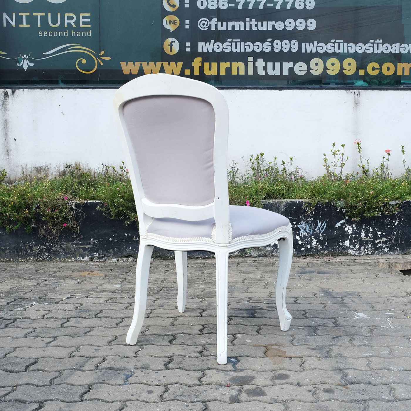 เก้าอี้สไตล์หลุยส์ โครงไม้สักสีขาว เบาะผ้าสีเทา | Furniture