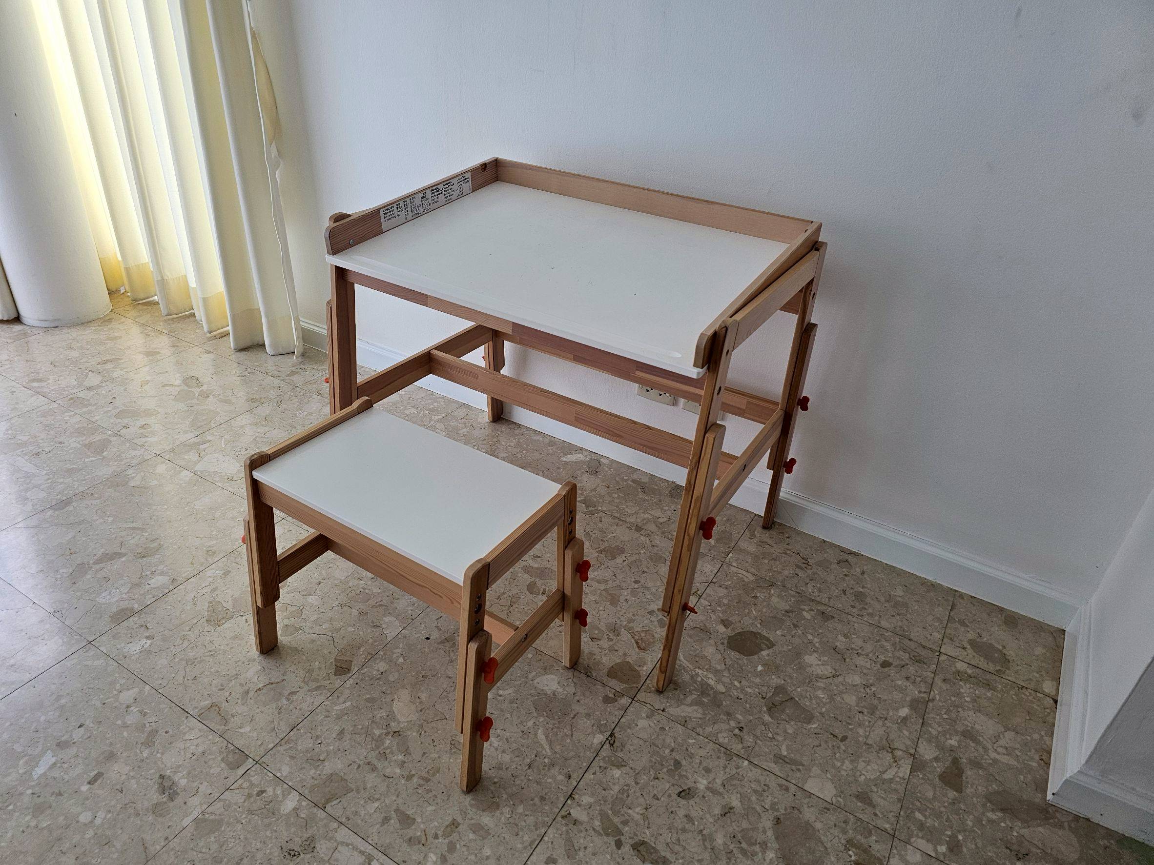 โต๊ะกิจกรรมเด็ก พร้อมม้านั่ง ปรับความสูงได้ 3 ระดับ ยี่ห้อ IKEA รุ่น FLISAT (1)