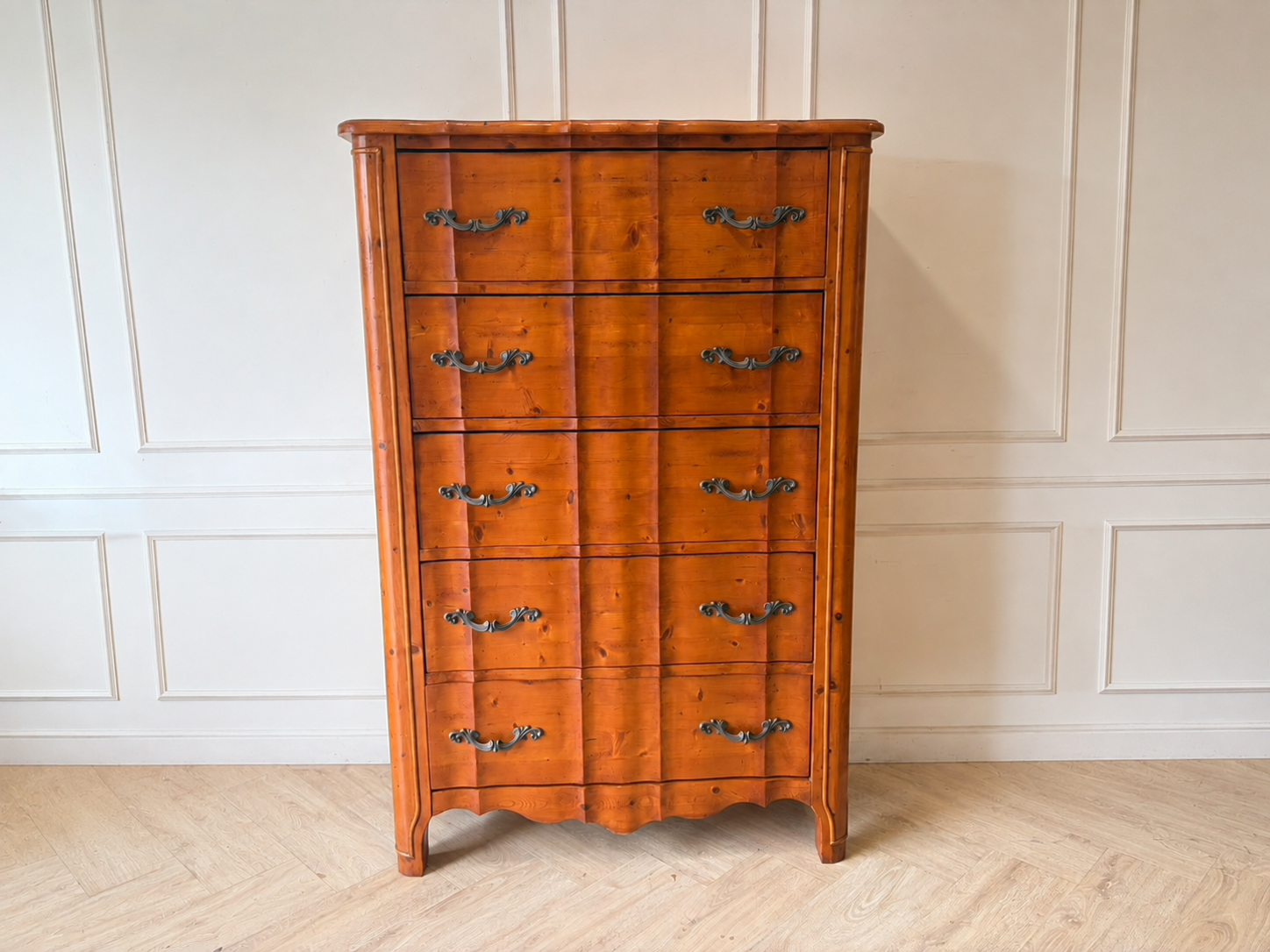 5-Drawer Wooden Chest in Vintage Style with Classic-Patterned Iron Handles (1)