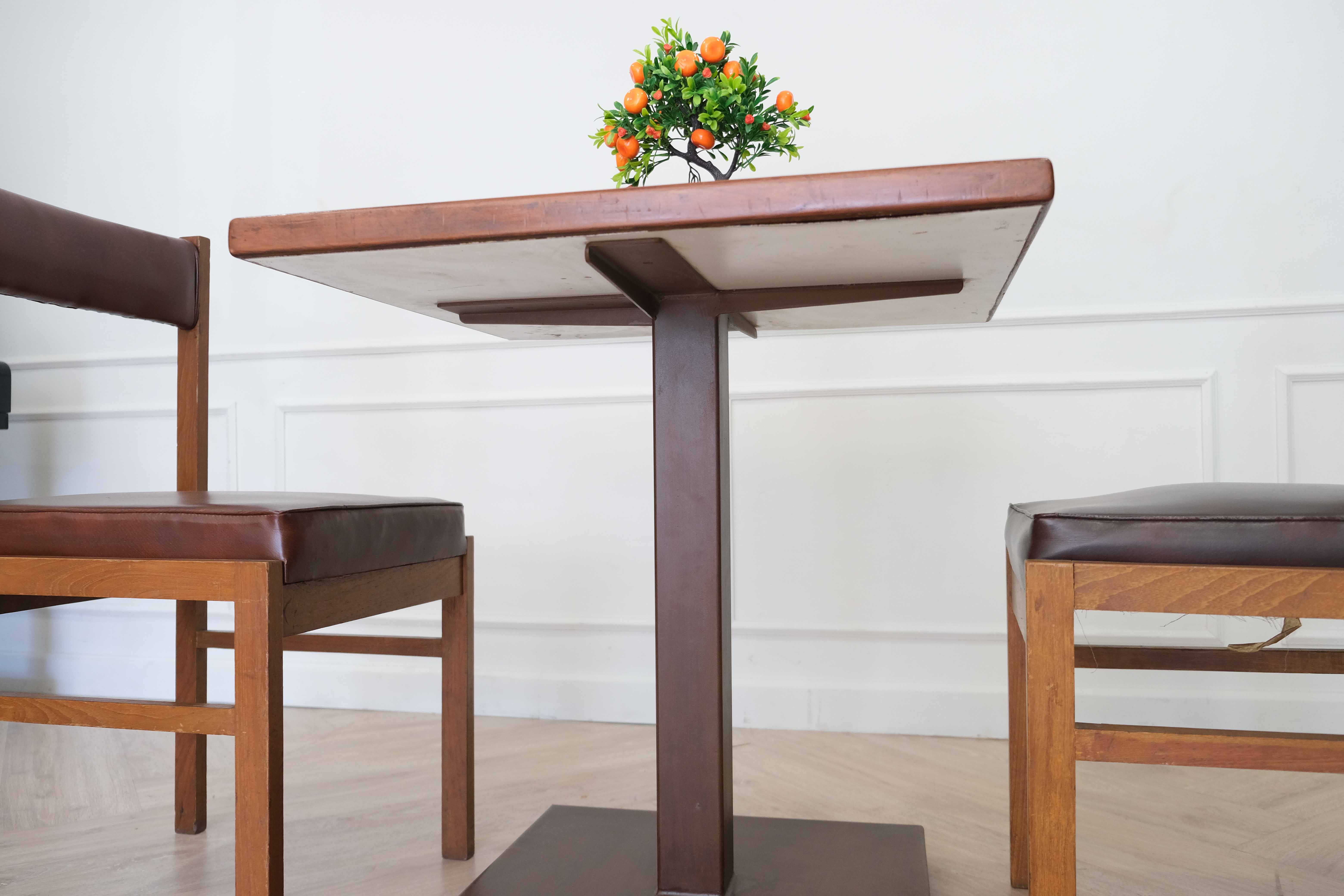 吧台，咖啡桌，餐桌，简约设计现代风格，木桌面，钢腿，方形。