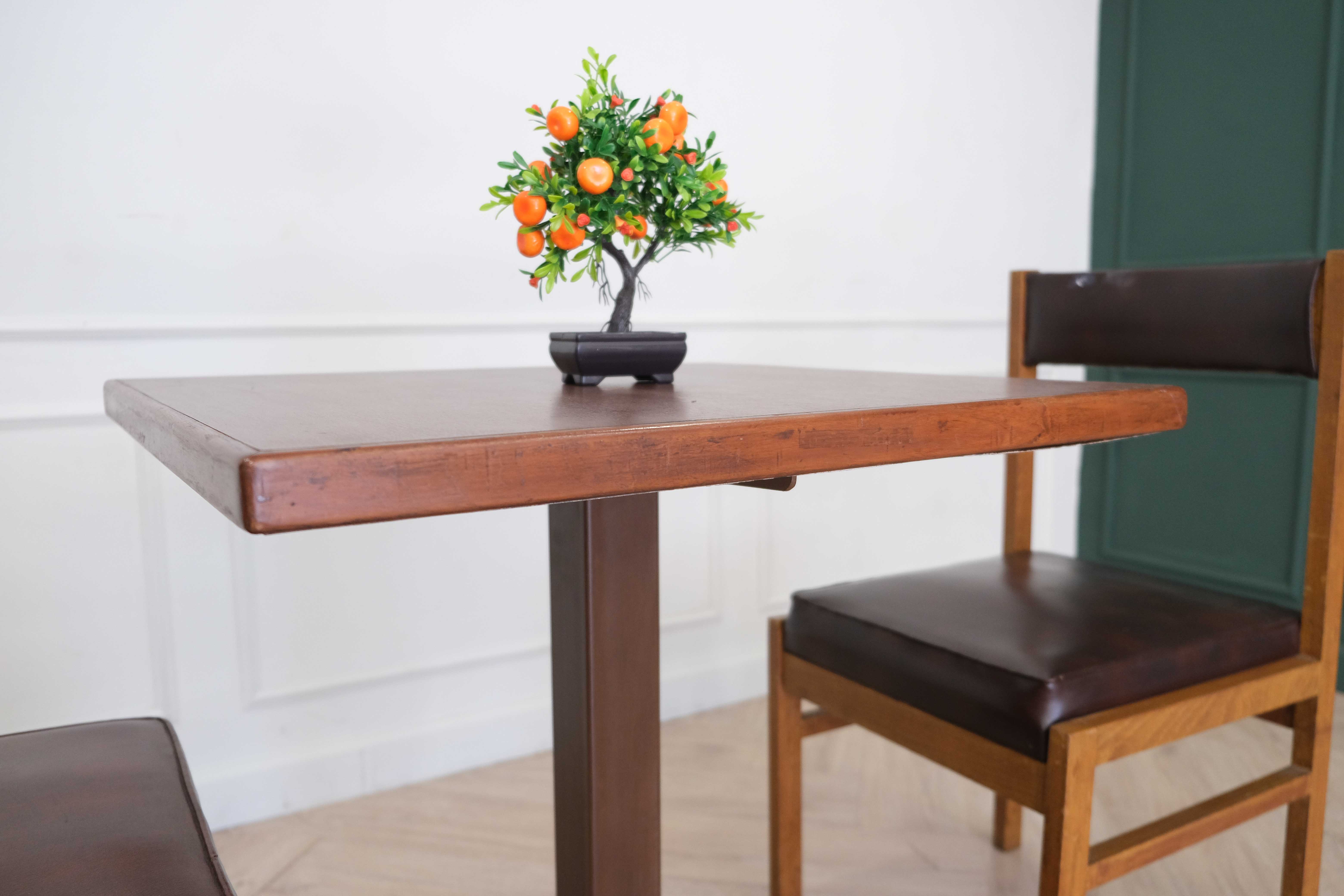 吧台，咖啡桌，餐桌，简约设计现代风格，木桌面，钢腿，方形。