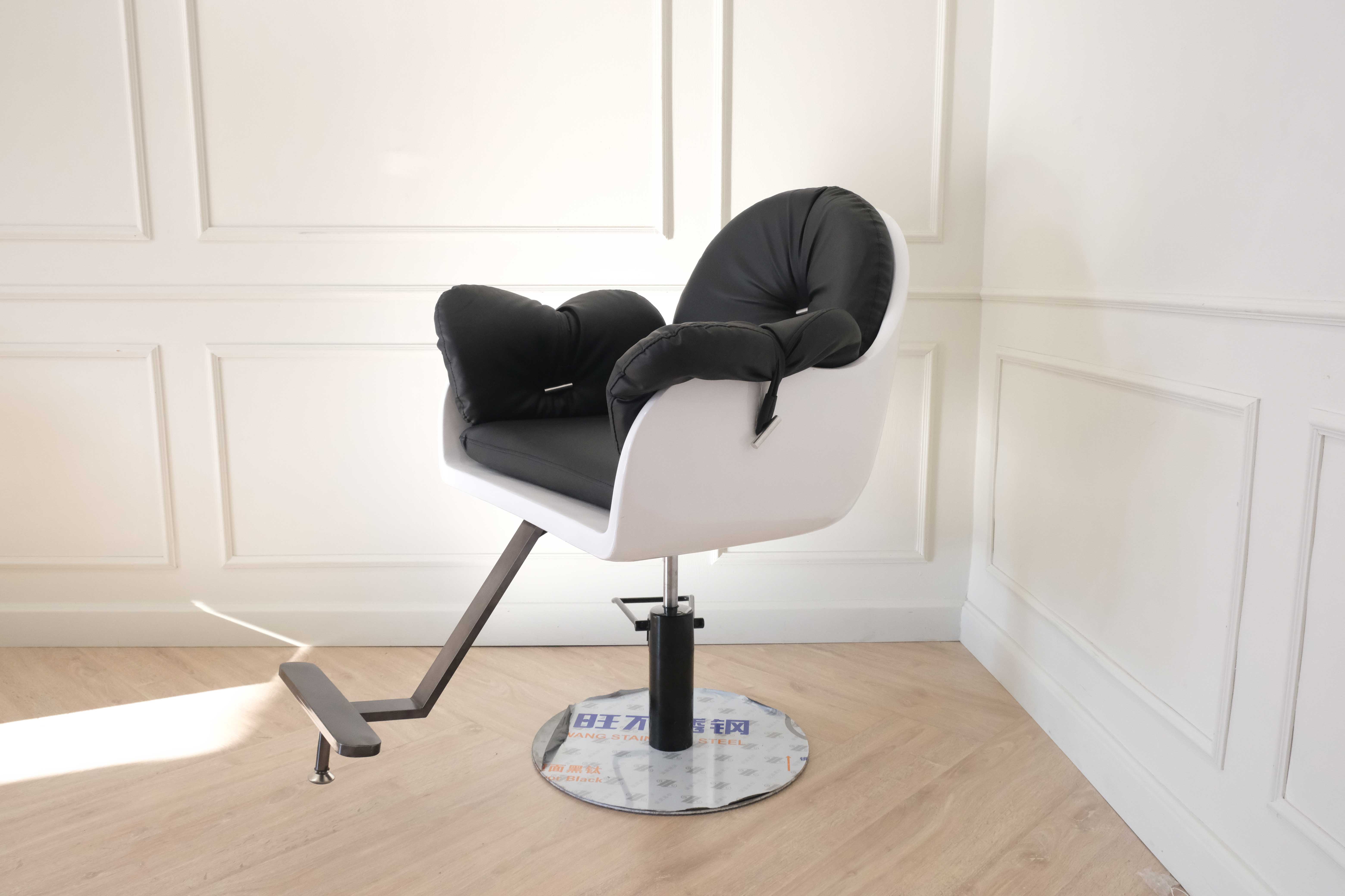 美容院椅化妆店椅子，真皮座椅，钢架，白黑色，全新。_7GXU9K4R23
