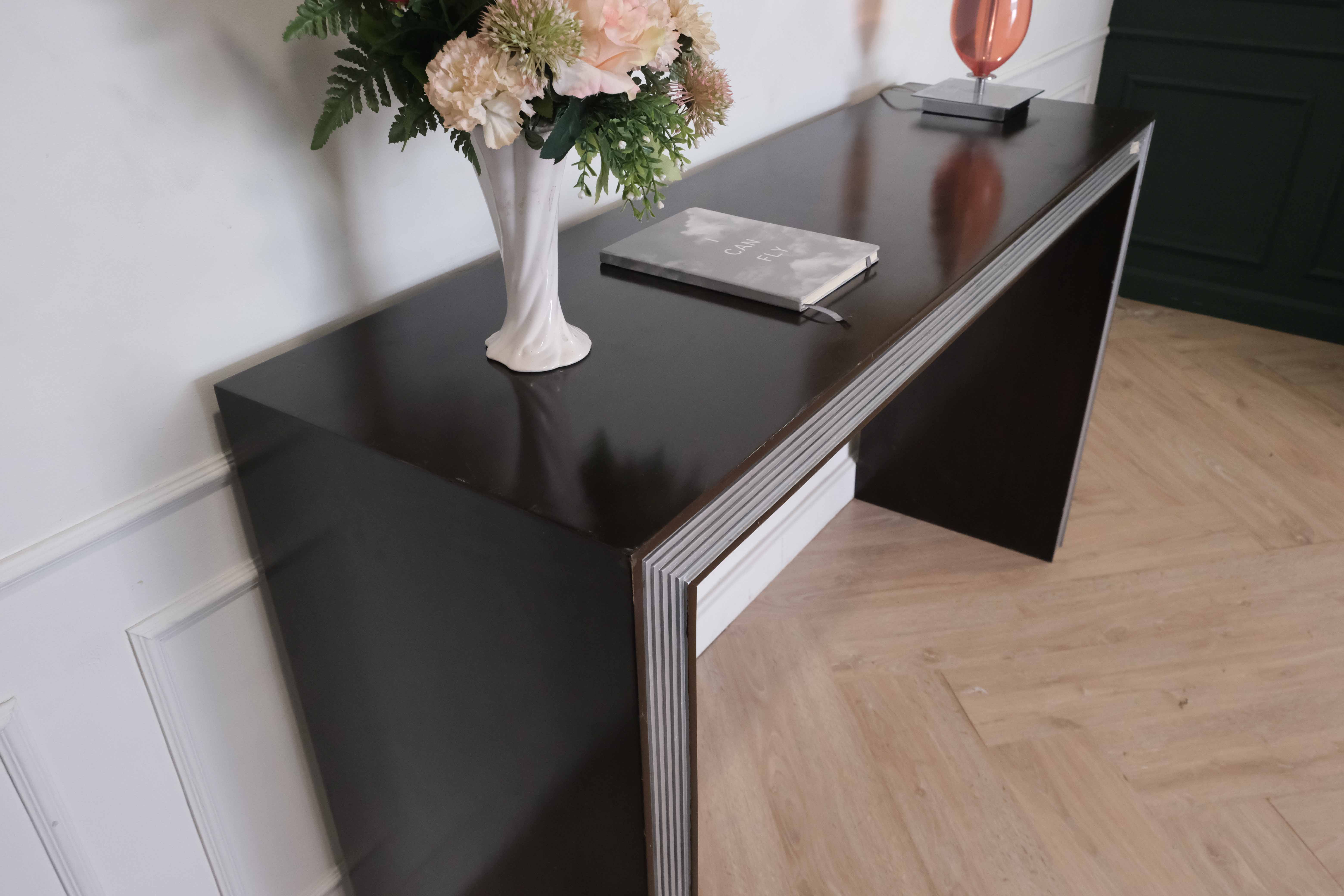 展示台、家居装饰展示台多用途桌子，木框架，酒店级作品。