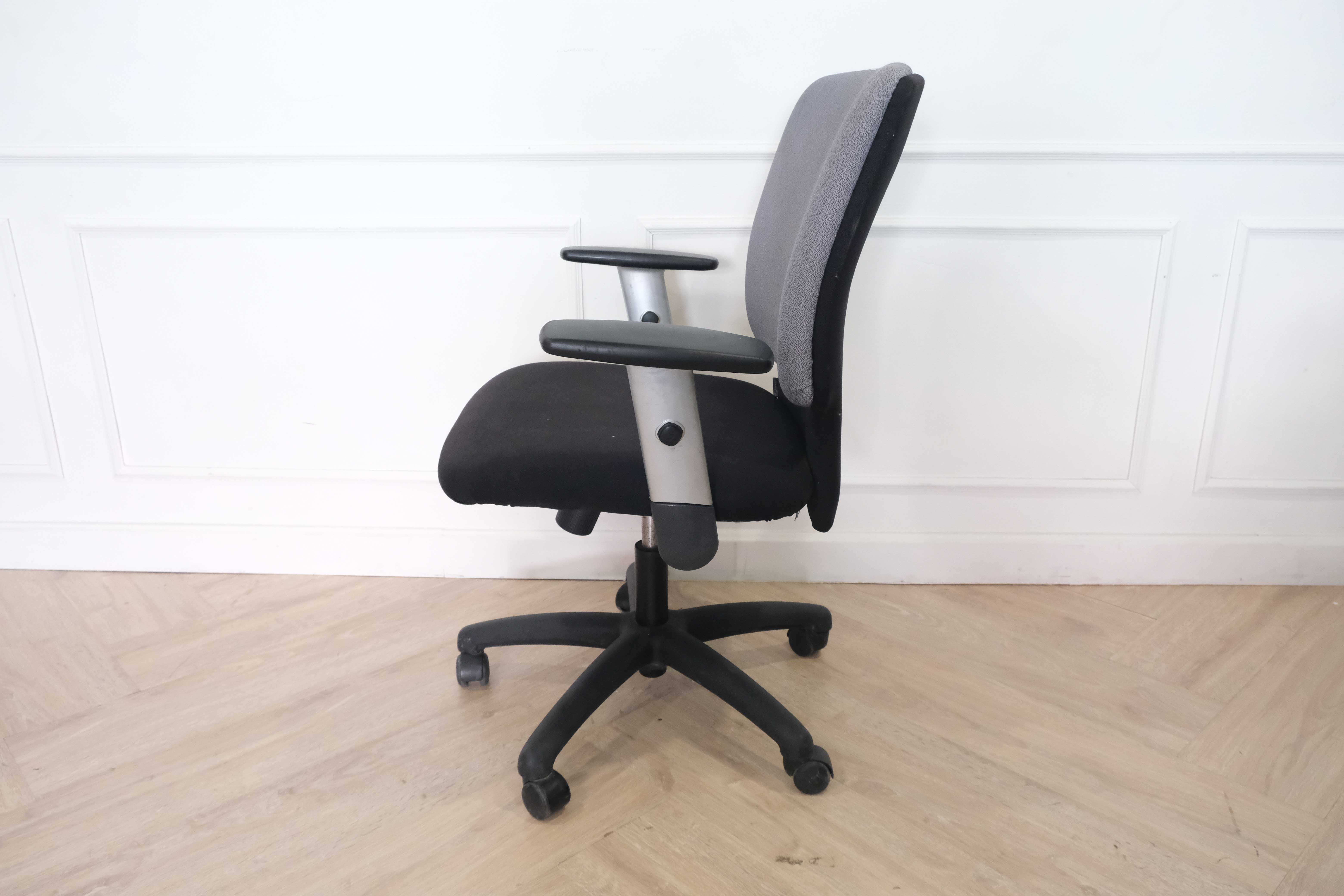 เก้าอี้สำนักงาน เบาะผ้า ดำ-เทา perfect (1)