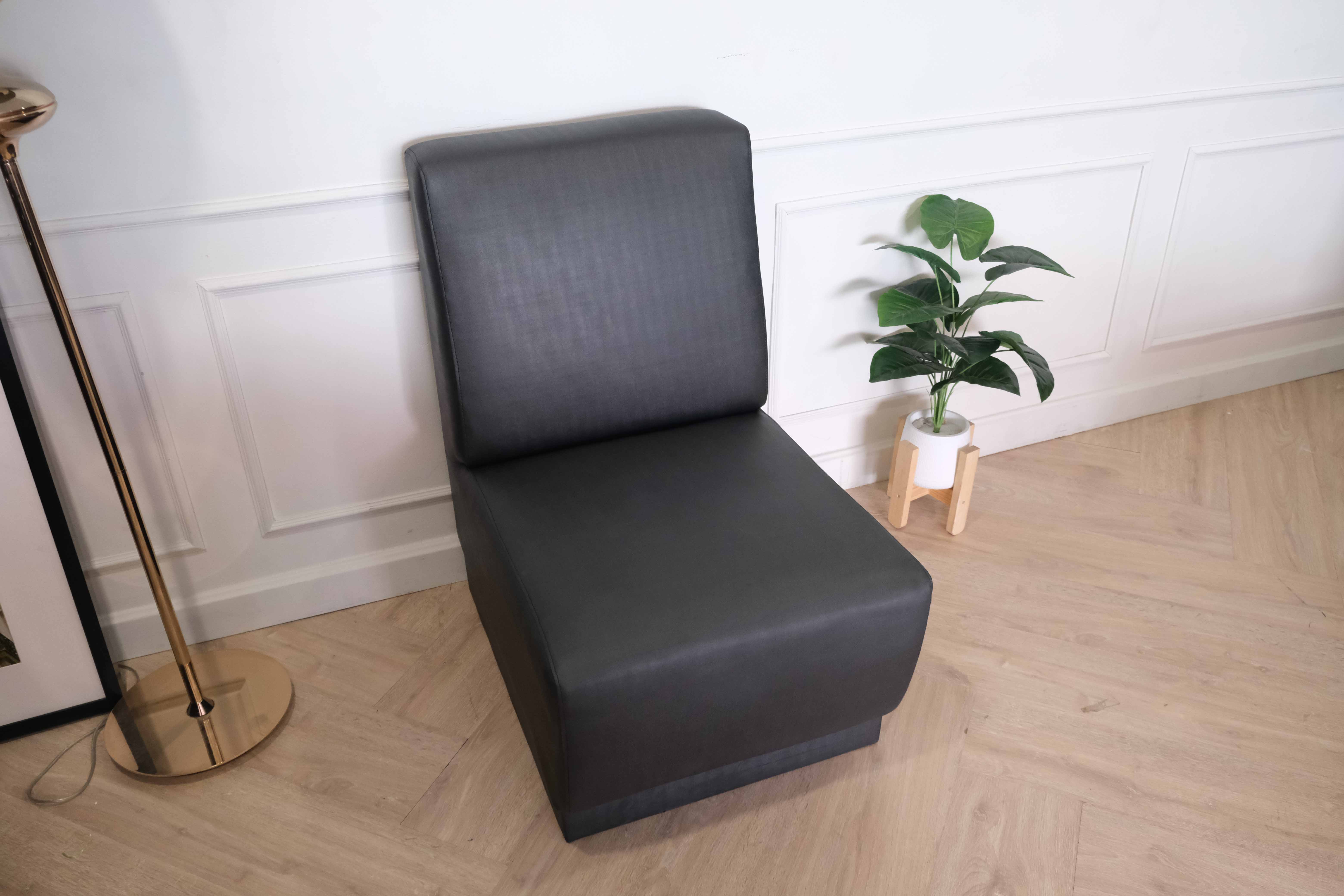 โซฟา 1ที่นั่ง หุ้มหนังไหม เงาสวย โครงไม้ สีดำ (1)