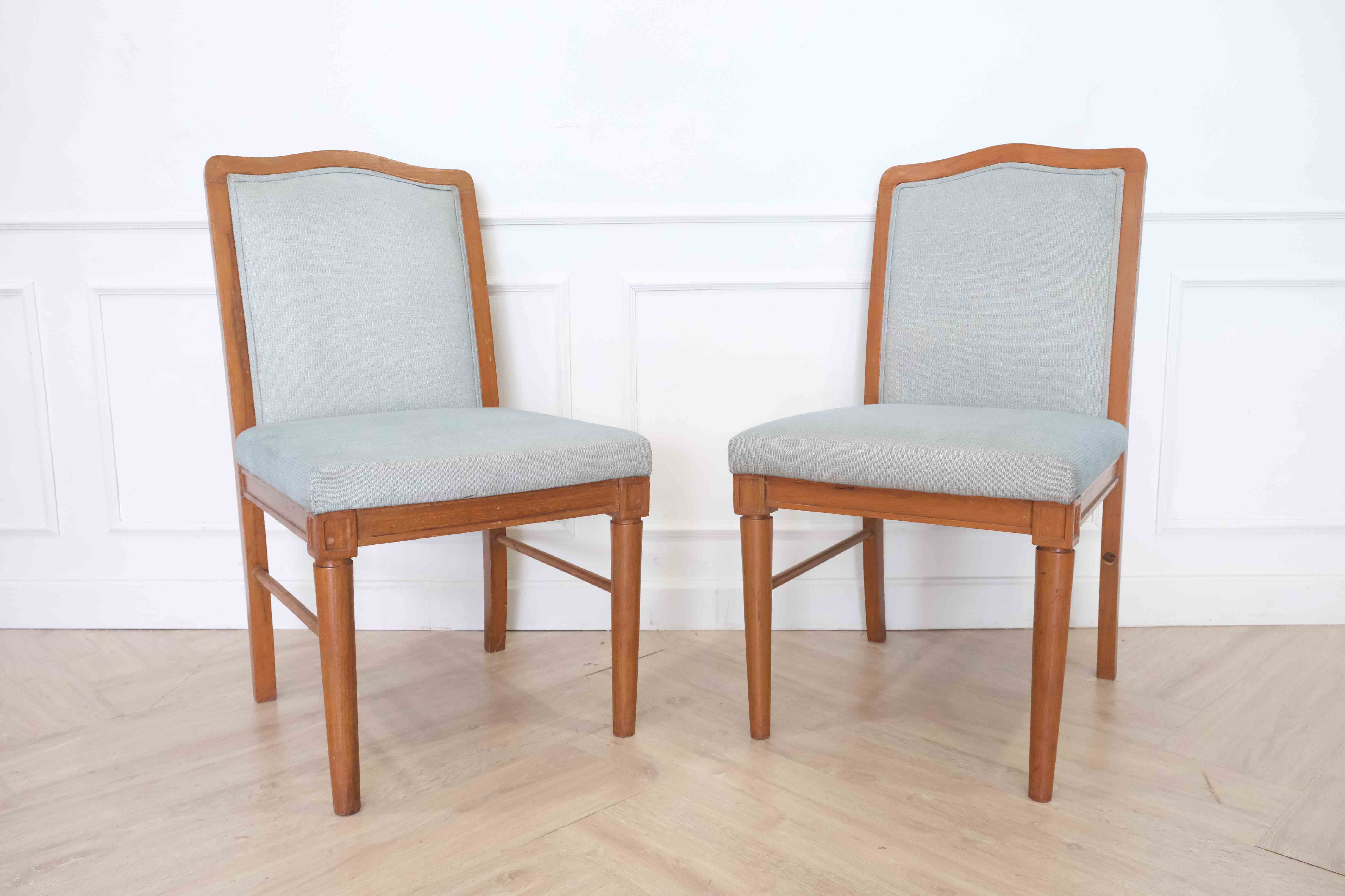 เก้าอี้ไม้ เบาะผ้าสีฟ้าอ่อน ดีไซน์สวย (2)