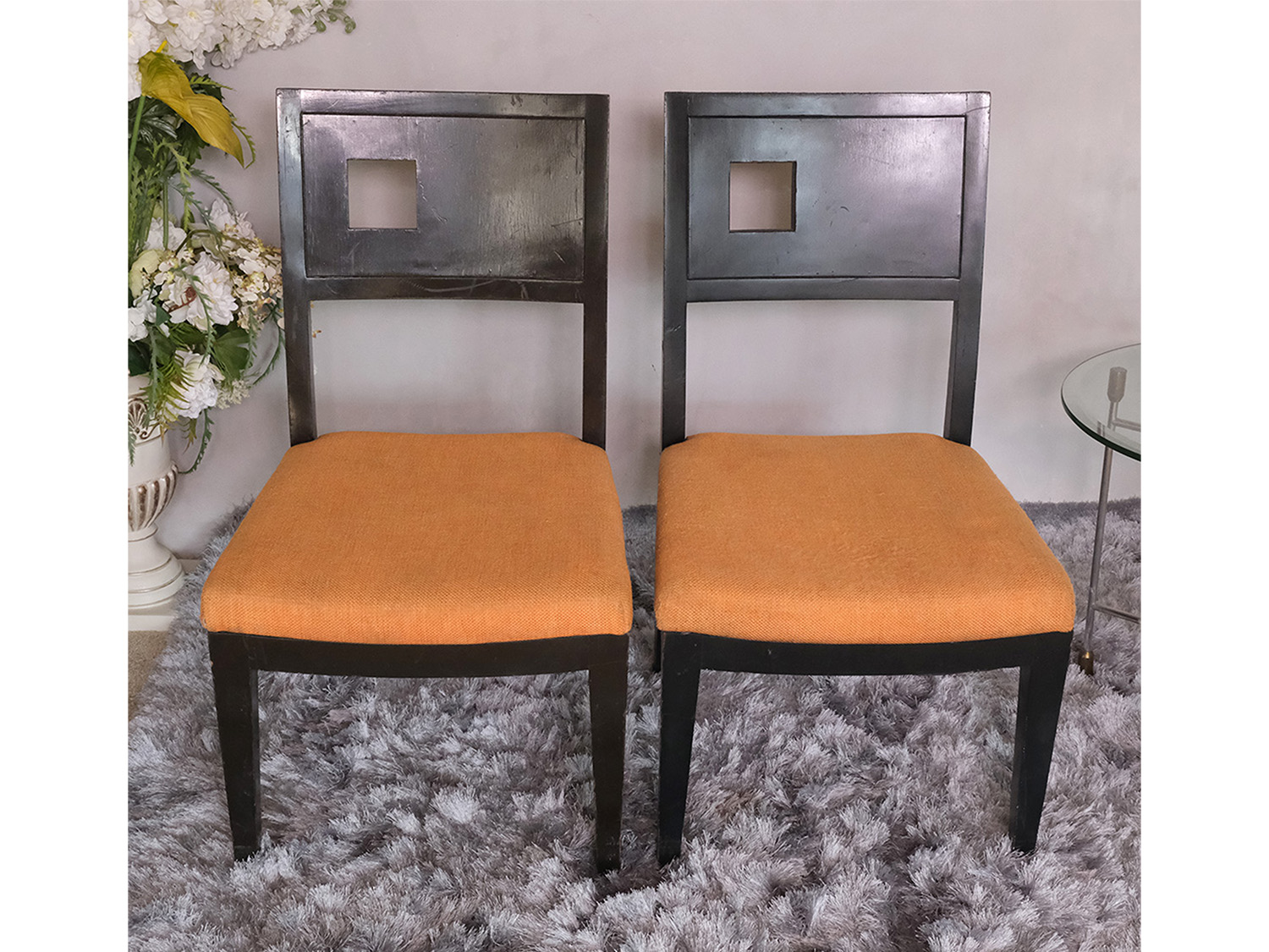 เก้าอี้ไม้ เบาะผ้าสีส้ม ดีไซน์สวยมีช่องที่พนักพิง (1)