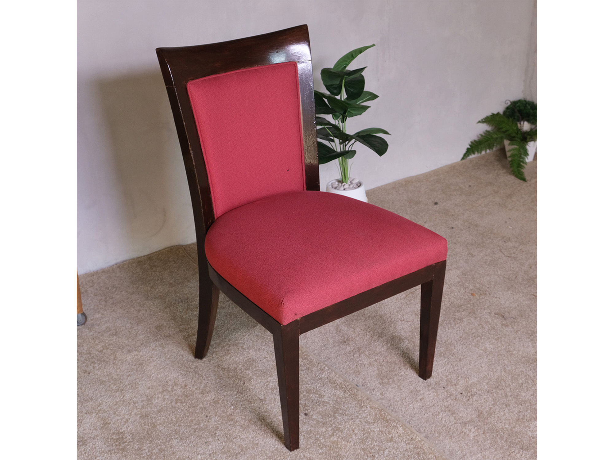 เก้าอี้ไม้ เบาะผ้าสีแดง โครงสวย พนักพิงมีเบาะ (1)