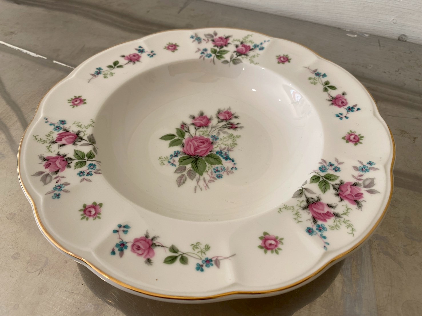จานเซรามิก ลายกุหลาบชมพูขอบทอง ยี่ห้อ Qualitier รุ่น Sweet Romance 23 cm (2)