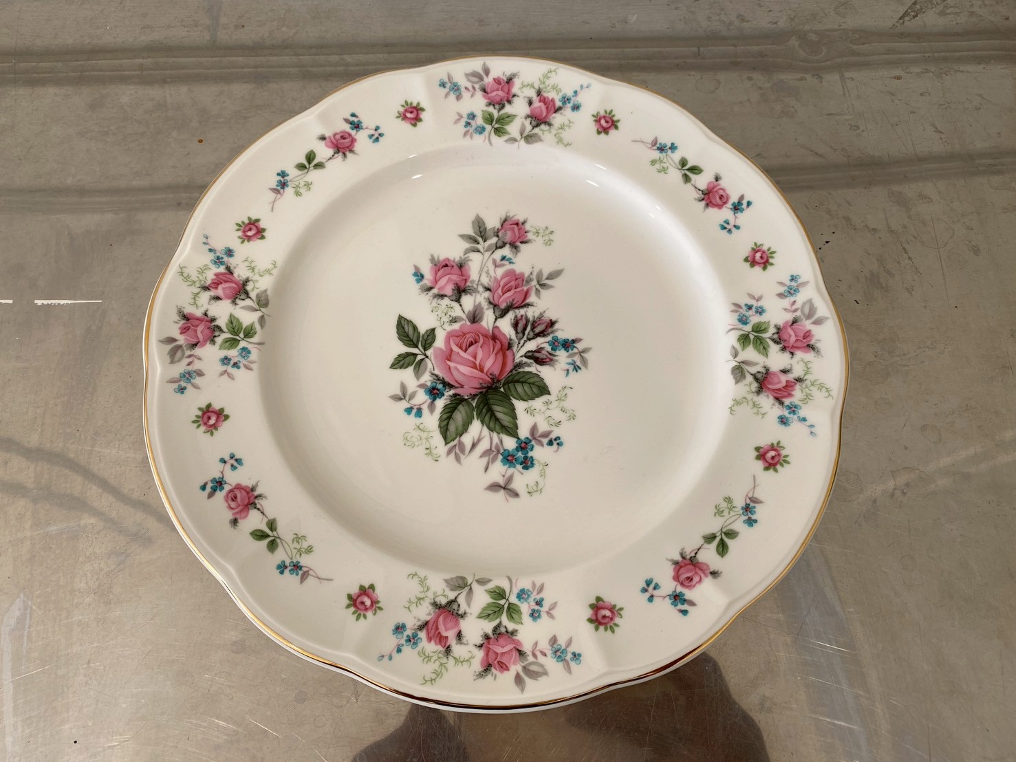 จานเซรามิก ลายกุหลาบชมพูขอบทอง ยี่ห้อ Qualitier รุ่น Sweet Romance 27 cm (2)