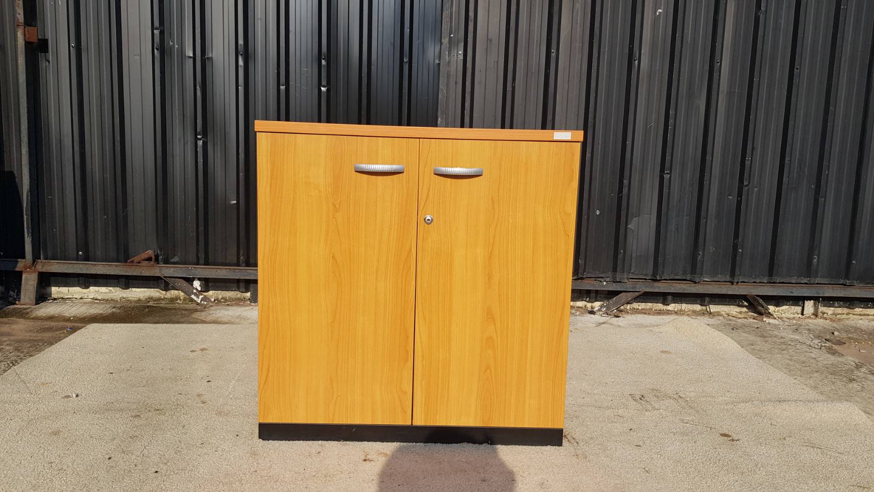 ตู้เอกสารไม้ MDF 2 บานเปิด สีเทา สีน้ำตาล ยี่ห้อ PERFECT (1)