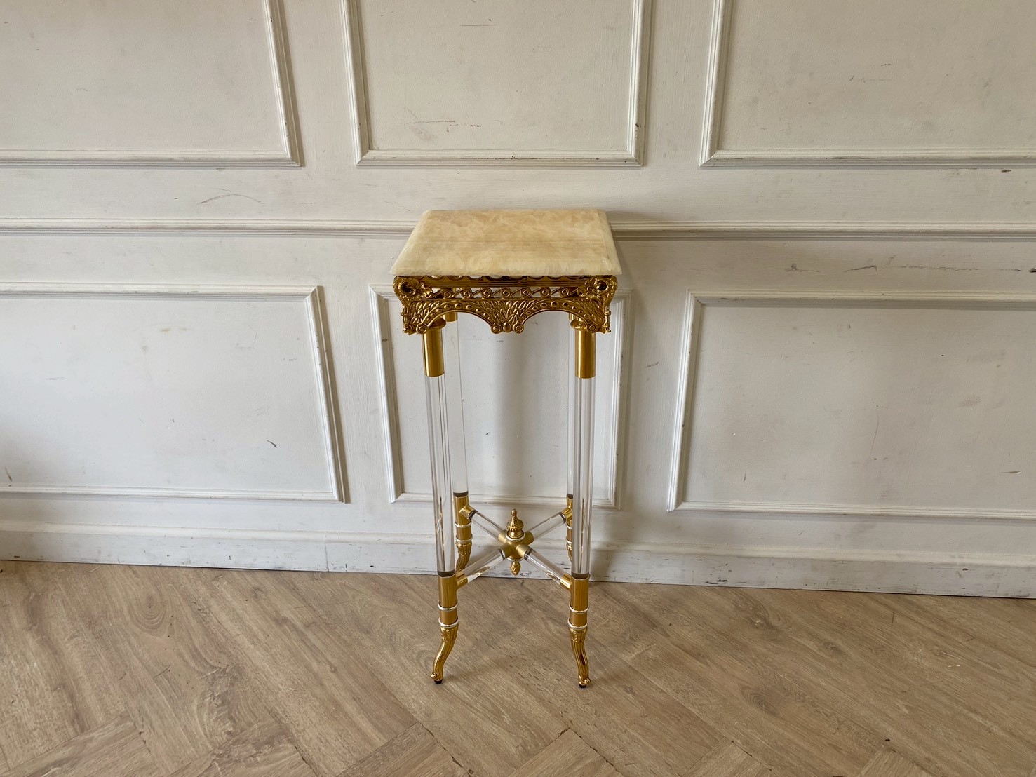 โต๊ะวาง ท็อปหินอ่อน ขาเรซิ่น (1)