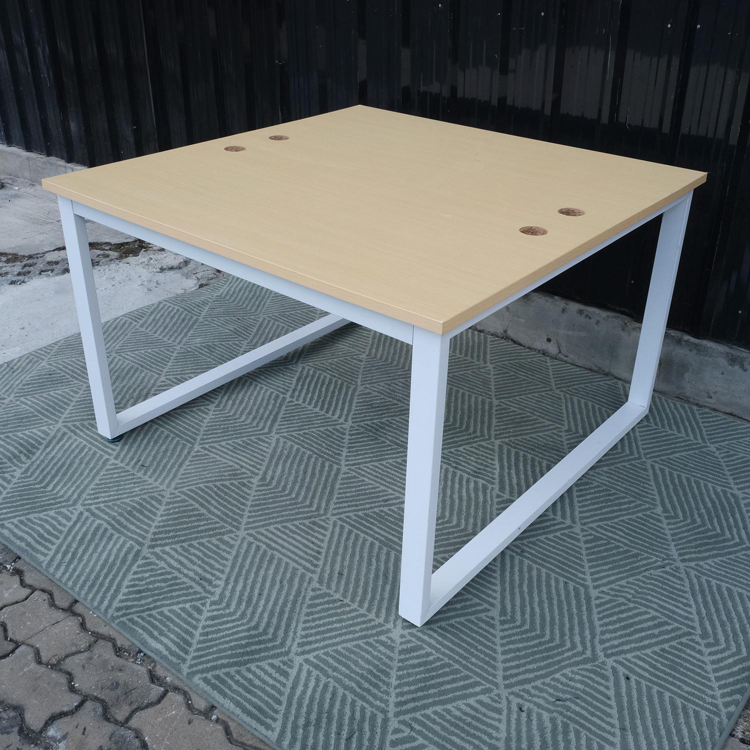 办公桌，4人座，木纹桌面，白钢腿，尺寸1.20米。_O88CZAQE8M