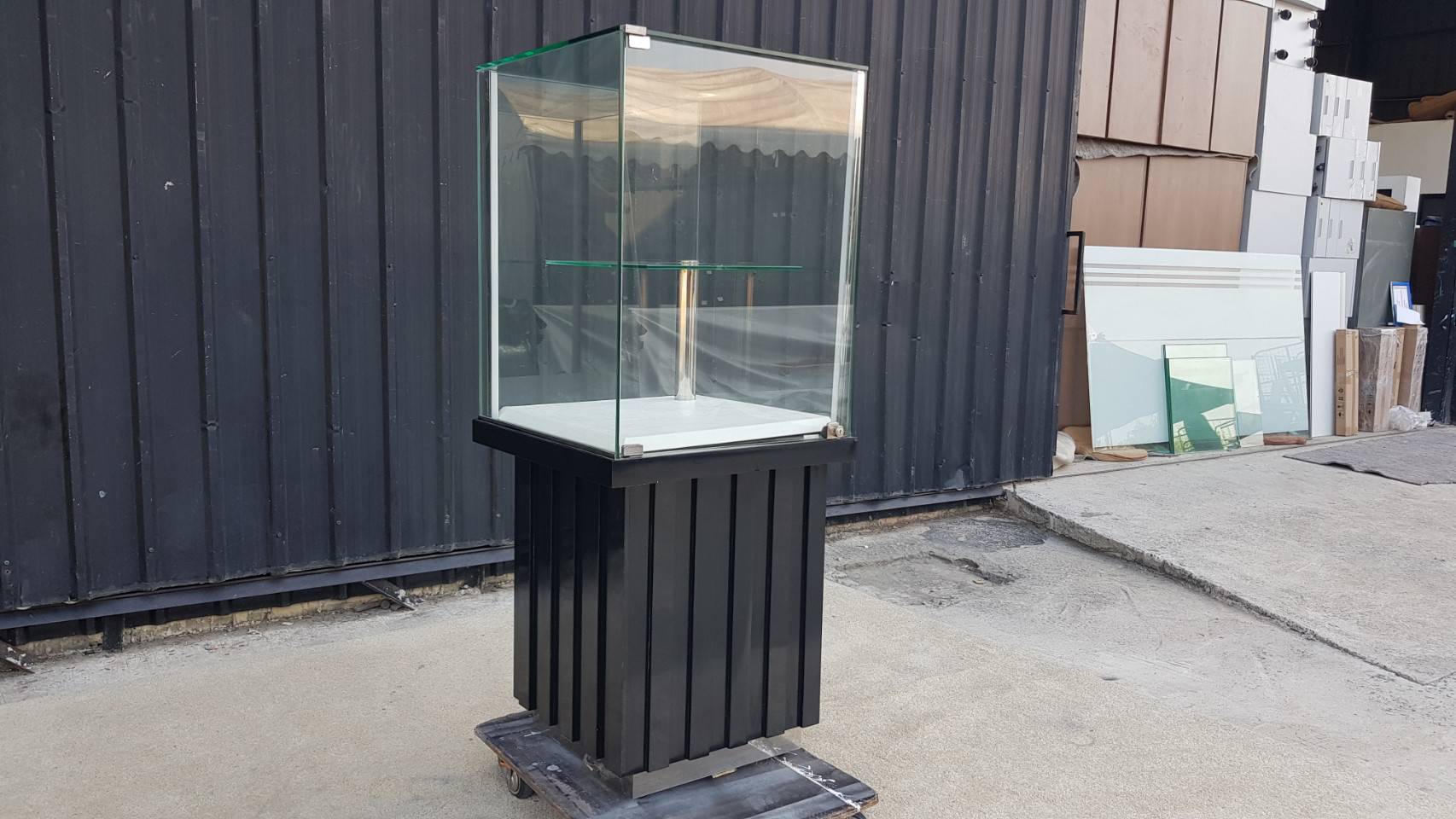 ตู้โชว์กระจก 1 รางเลื่อน 1 บานเปิดไม้ (1)