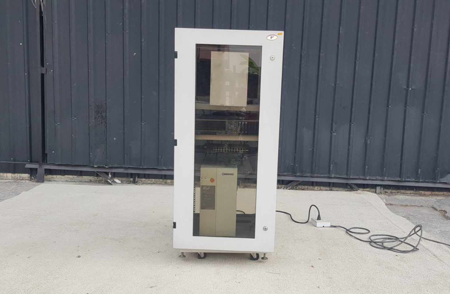Rack cabinet for IT equipment