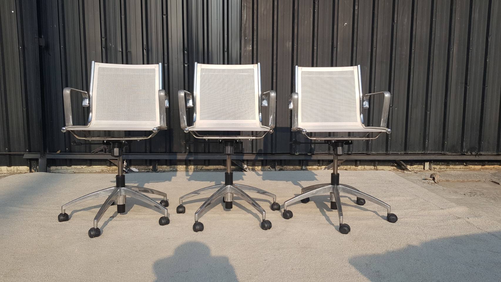 เก้าอี้สำนักงาน ขาเหล็ก เบาะตาข่าย พนักพิงตาข่าย สีขาว (6)