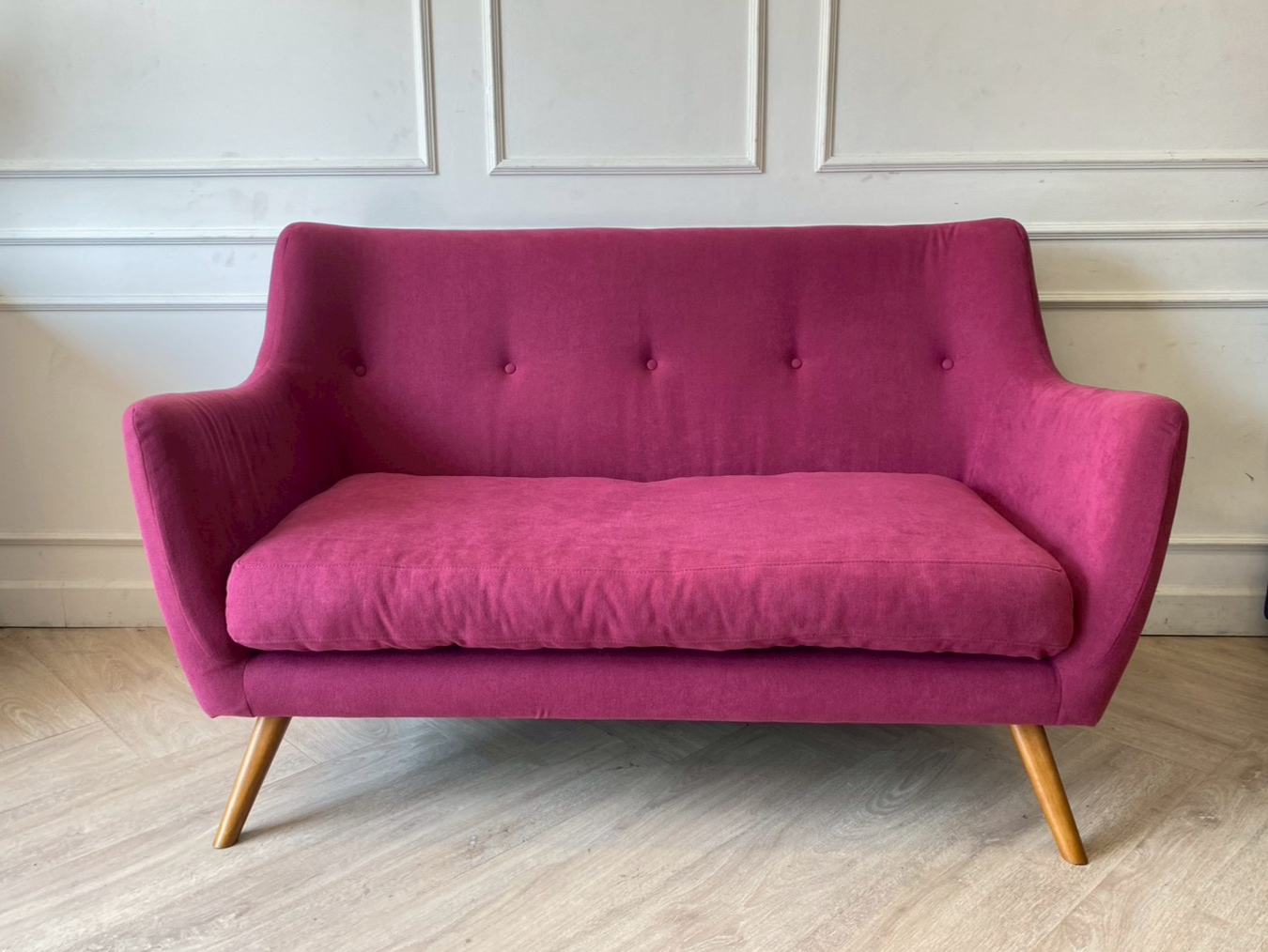 โซฟา 2 ที่นั่ง เบาะผ้า ดึงกระดุม สีชมพูบานเย็น (1)