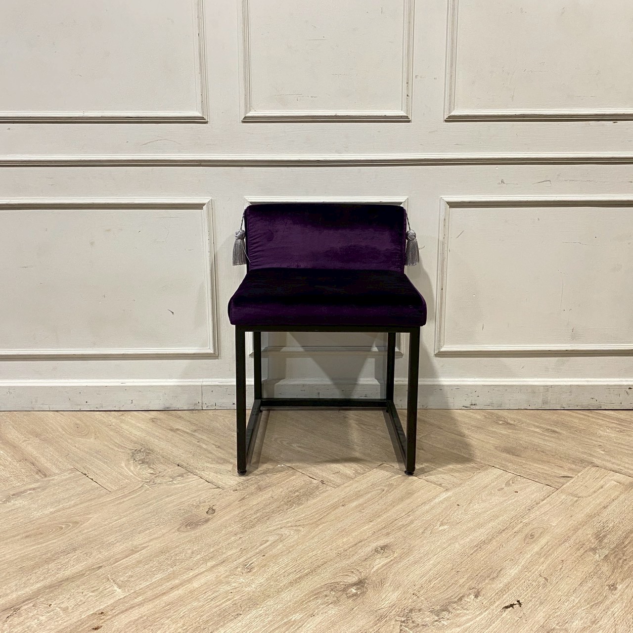 เก้าอี้ ขาเหล็ก เบาะผ้ากำมะหยี่ สีม่วง (2)