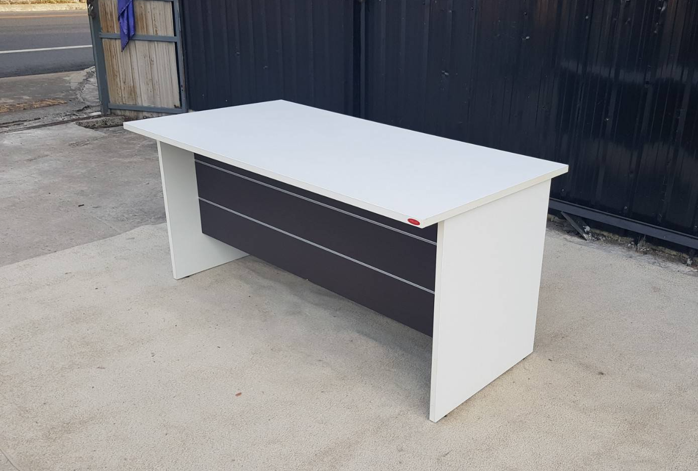 โต๊ะทำงานไม้ PRELUDE สีขาว (2)