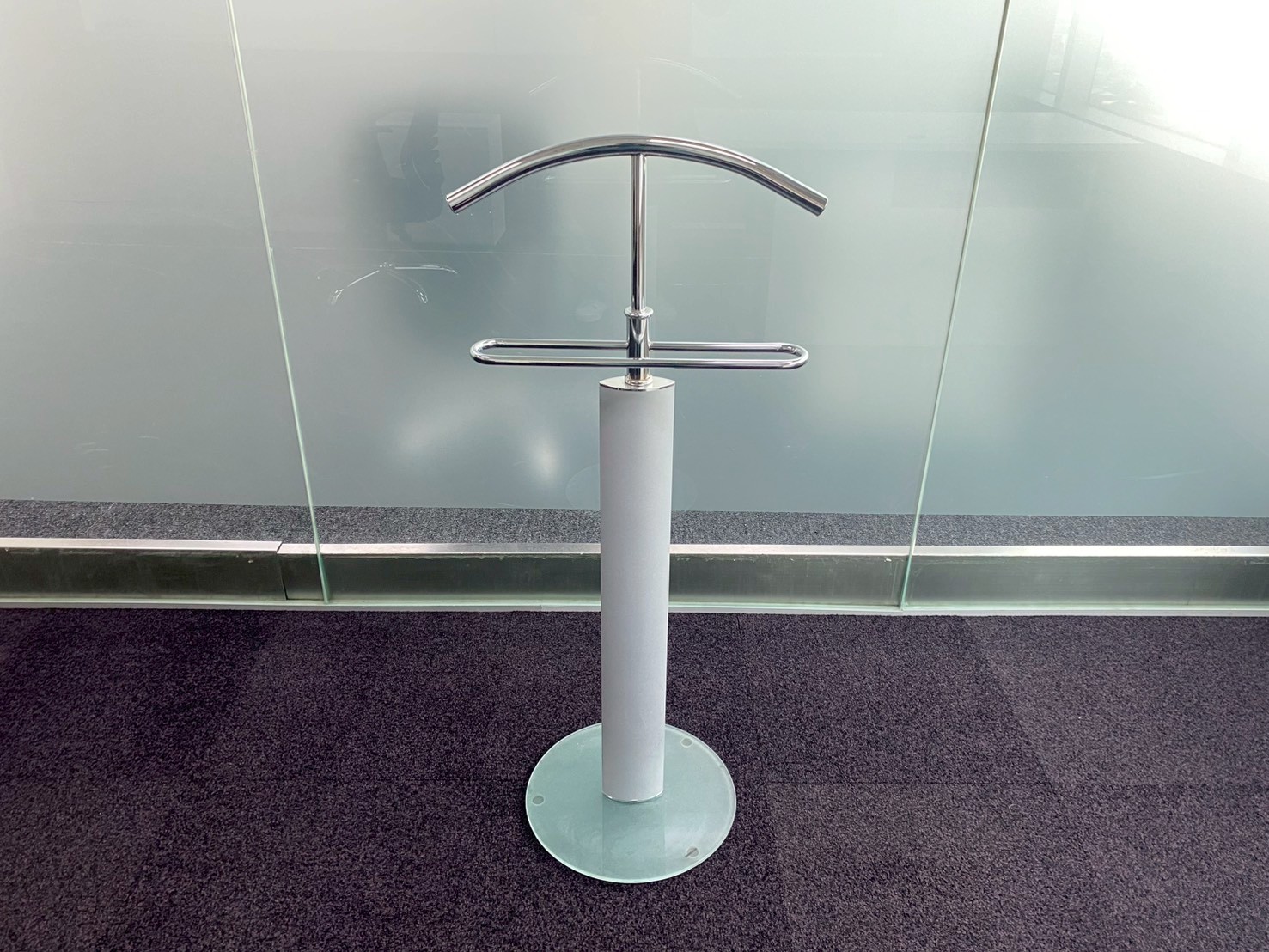 ราวแขวนเสื้อสูทเหล็ก  (2)