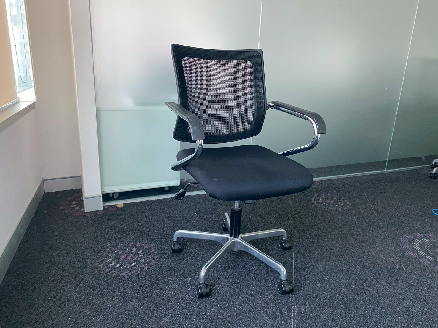 เก้าอี้สำนักงาน ขาเหล็ก ท้าวแขนเหล็ก เบาะผ้า พนักพิงตาข่าย ยี่ห้อ perfect (78)