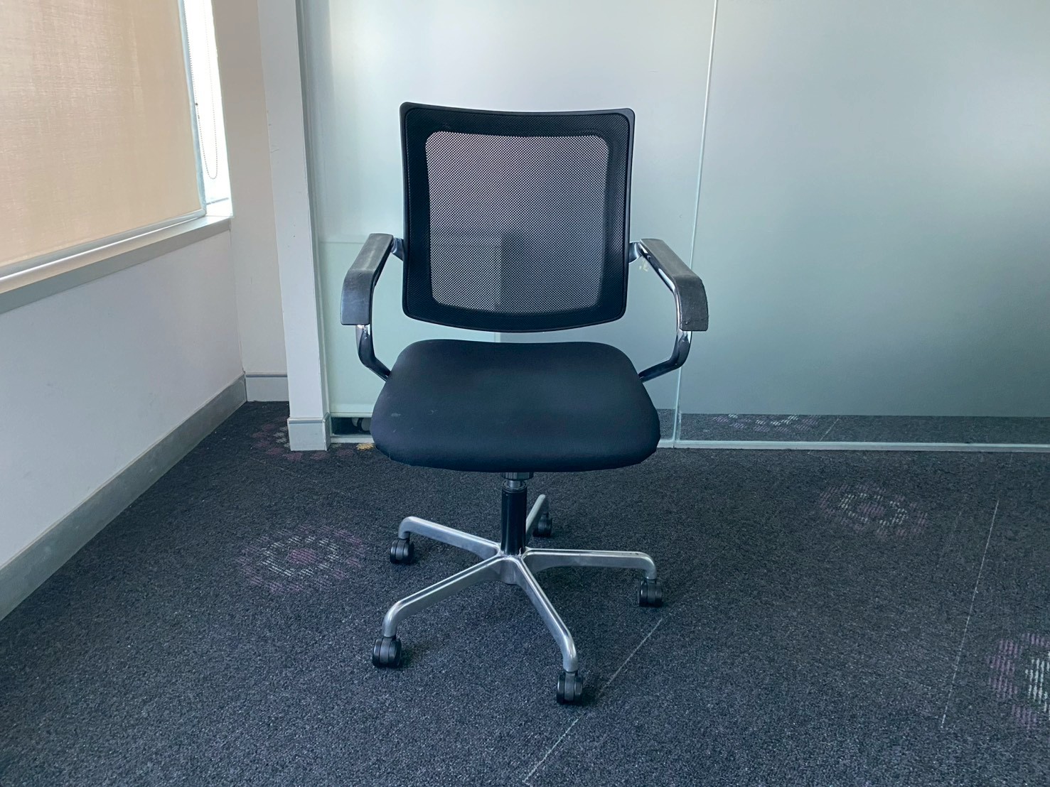 เก้าอี้สำนักงาน ขาเหล็ก ท้าวแขนเหล็ก เบาะผ้า พนักพิงตาข่าย ยี่ห้อ perfect (78)