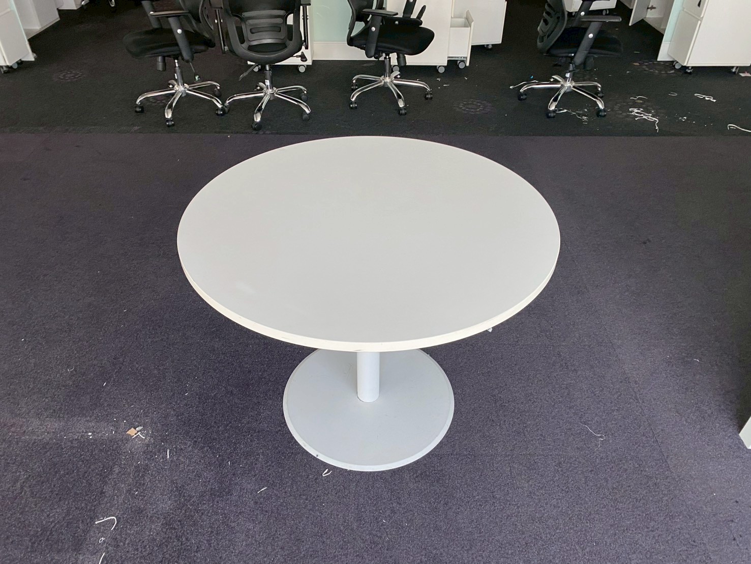 โต๊ะกลม ขาเหล็ก ท็อปไม้ สีขาว (1)