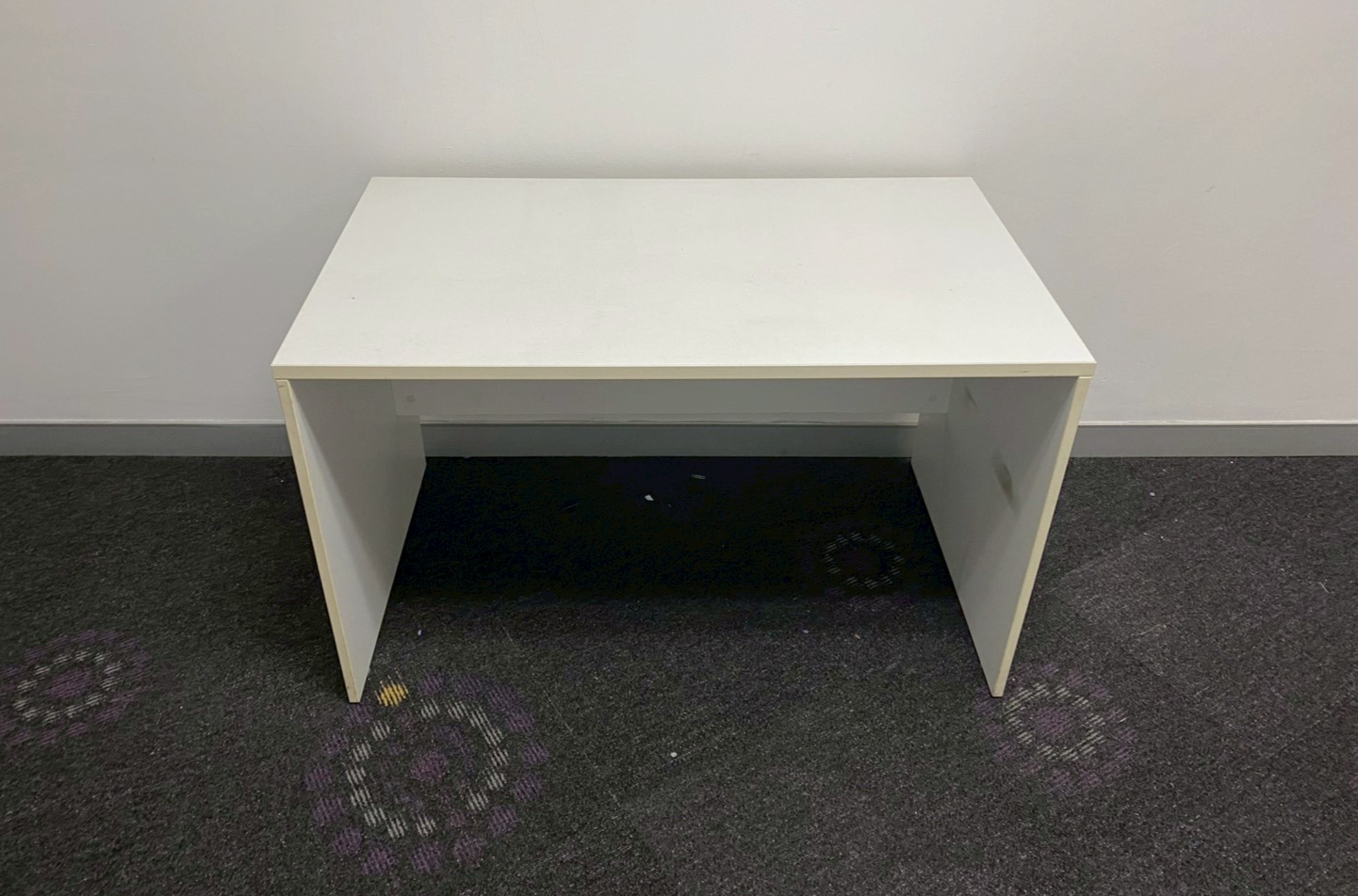 โต๊ะทำงานไม้ สีขาว (2)