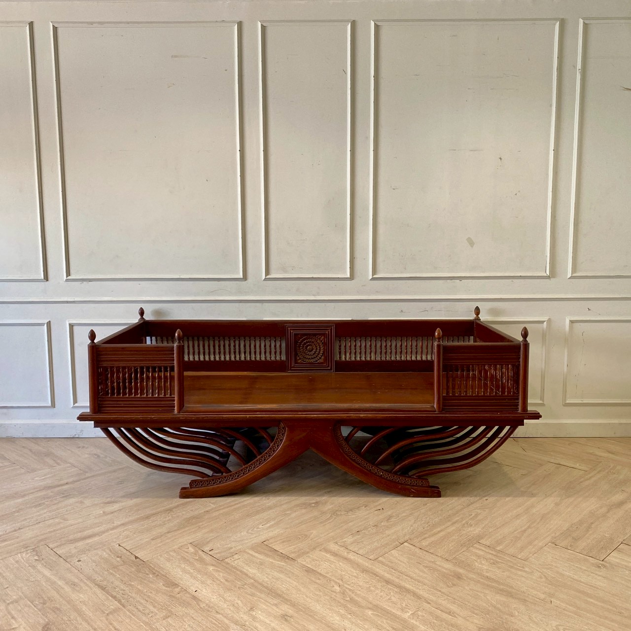 เก้าอี้อานช้างไม้ แกะสลัก กว้าง 202 cm (1)