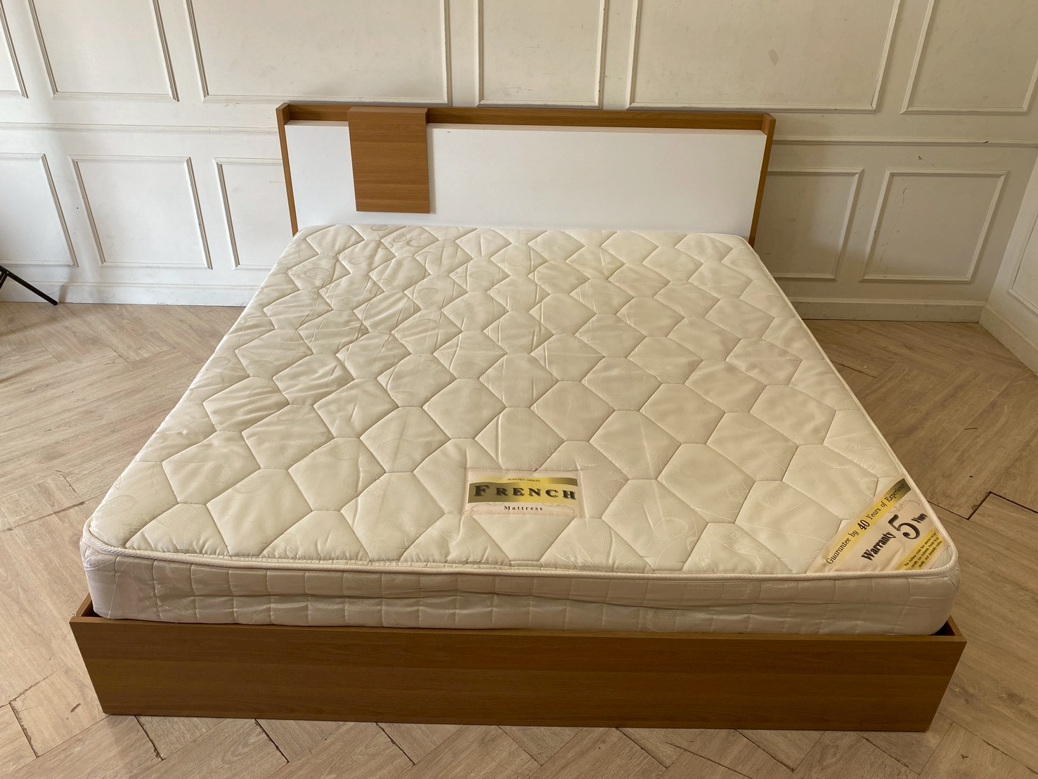 เตียงไม้ 6 ฟุต ที่นอน 6 ฟุต รุ่น FRENCH หนา 9 นิ้ว (1)