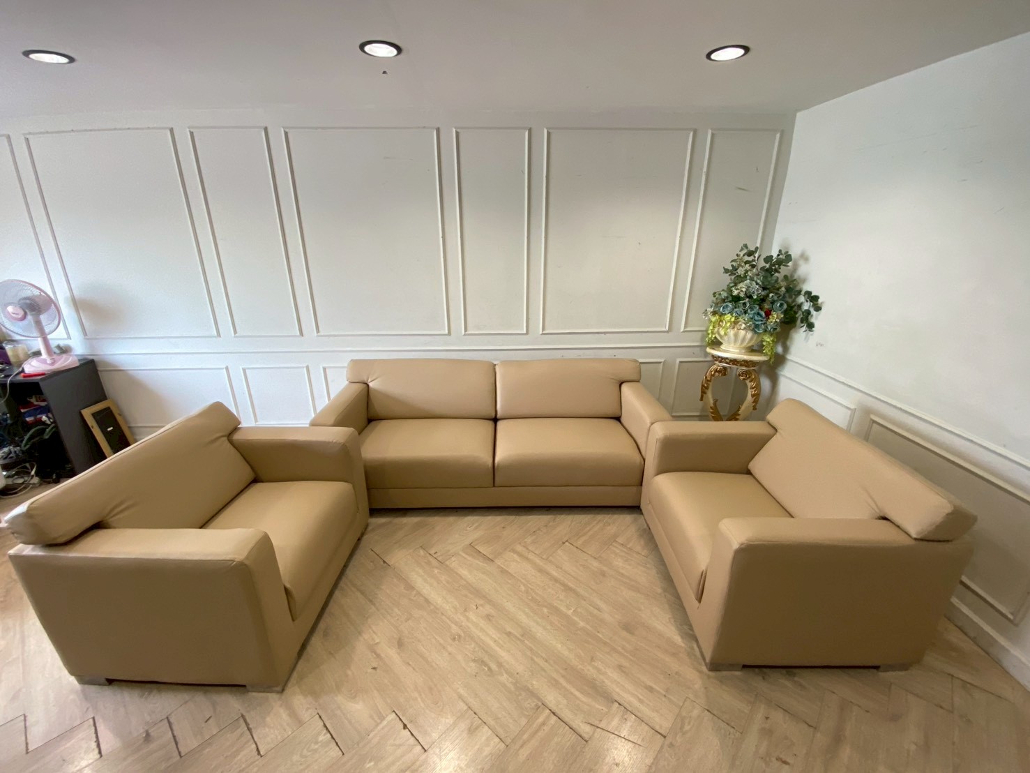 ชุดโซฟา 2+1+1 ที่นั่ง เบาะหนัง สีครีม (หนังใหม่) (1)