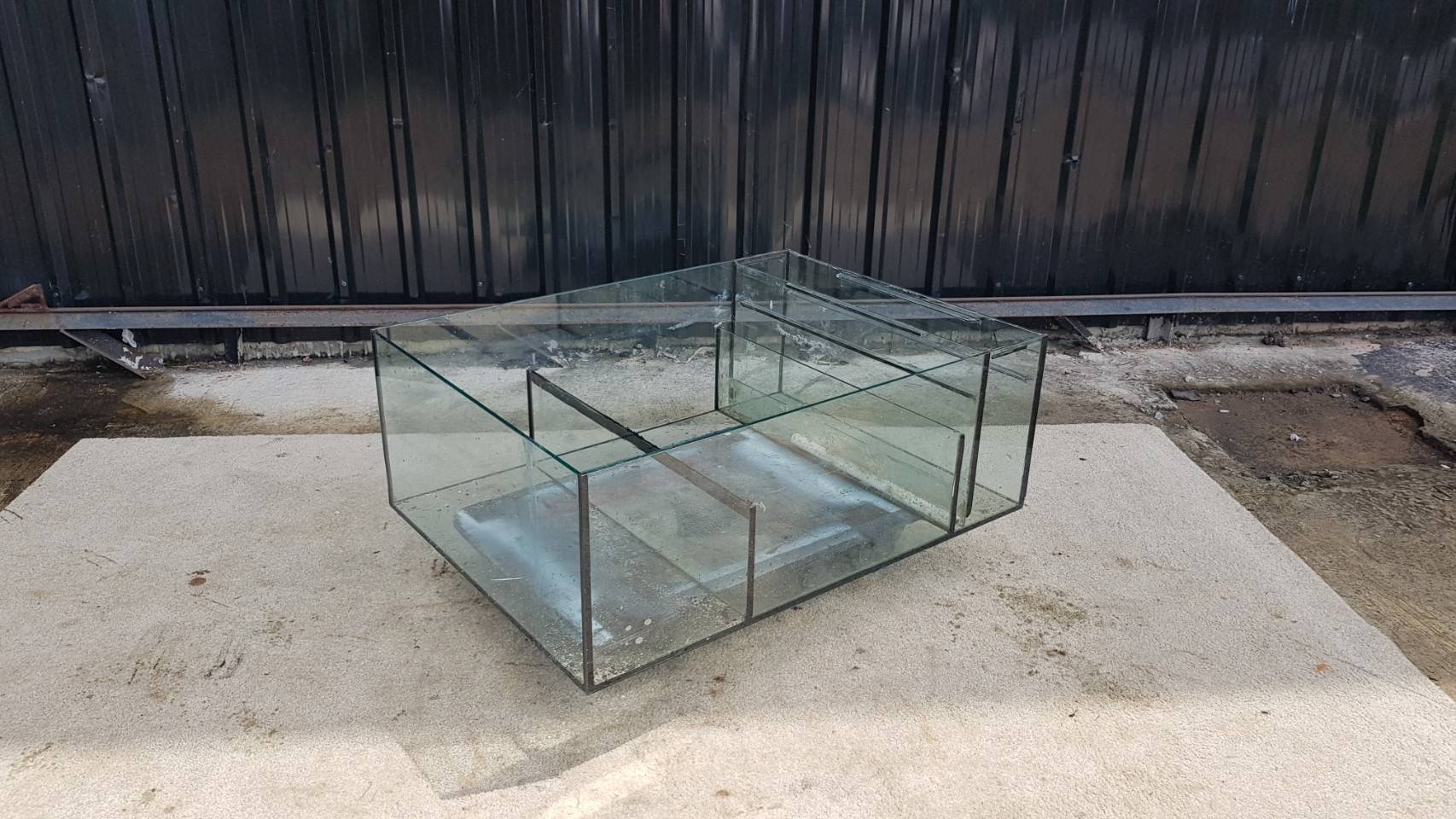 ตู้ปลากระจก โครงเหล็ก 3 ช่อง สีดำ (1)