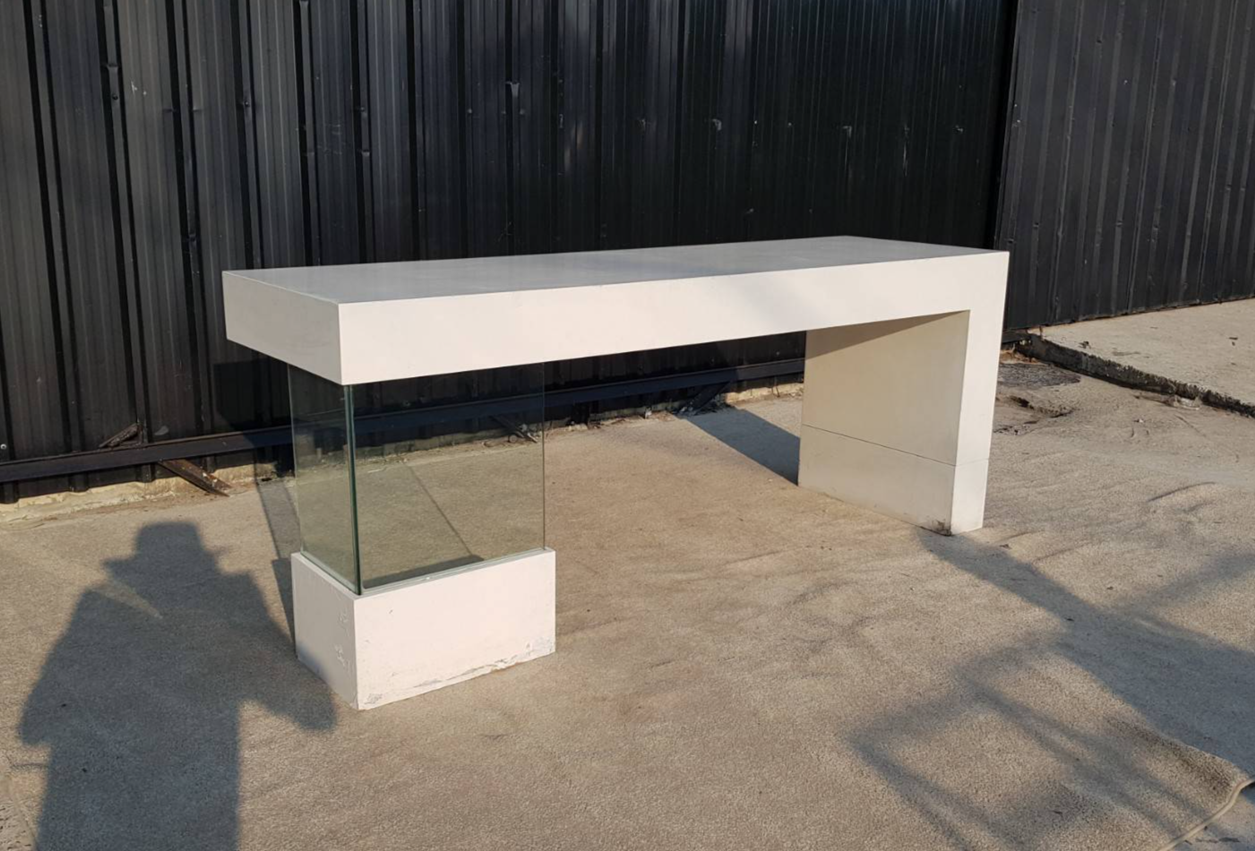 โต๊ะอเนกประสงค์ไม้ สีขาว ขาเสริมกระจกใส  (1)