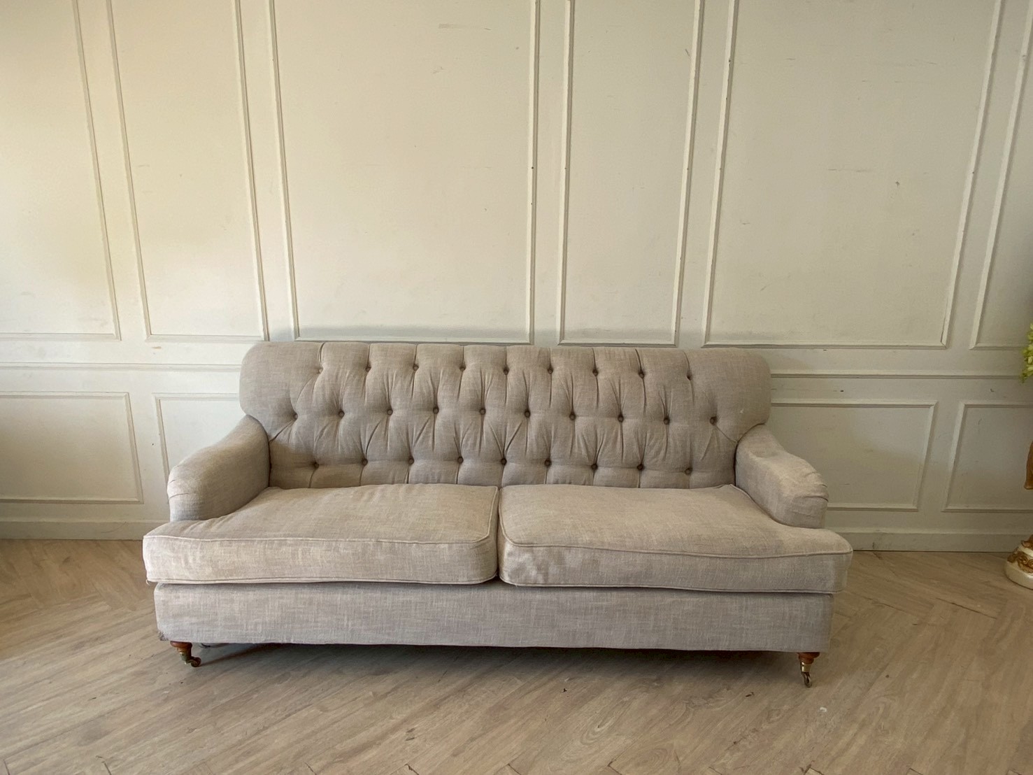 โซฟา 2 ที่นั่ง เบาะผ้าดึงกระดุม สีเทา (1)