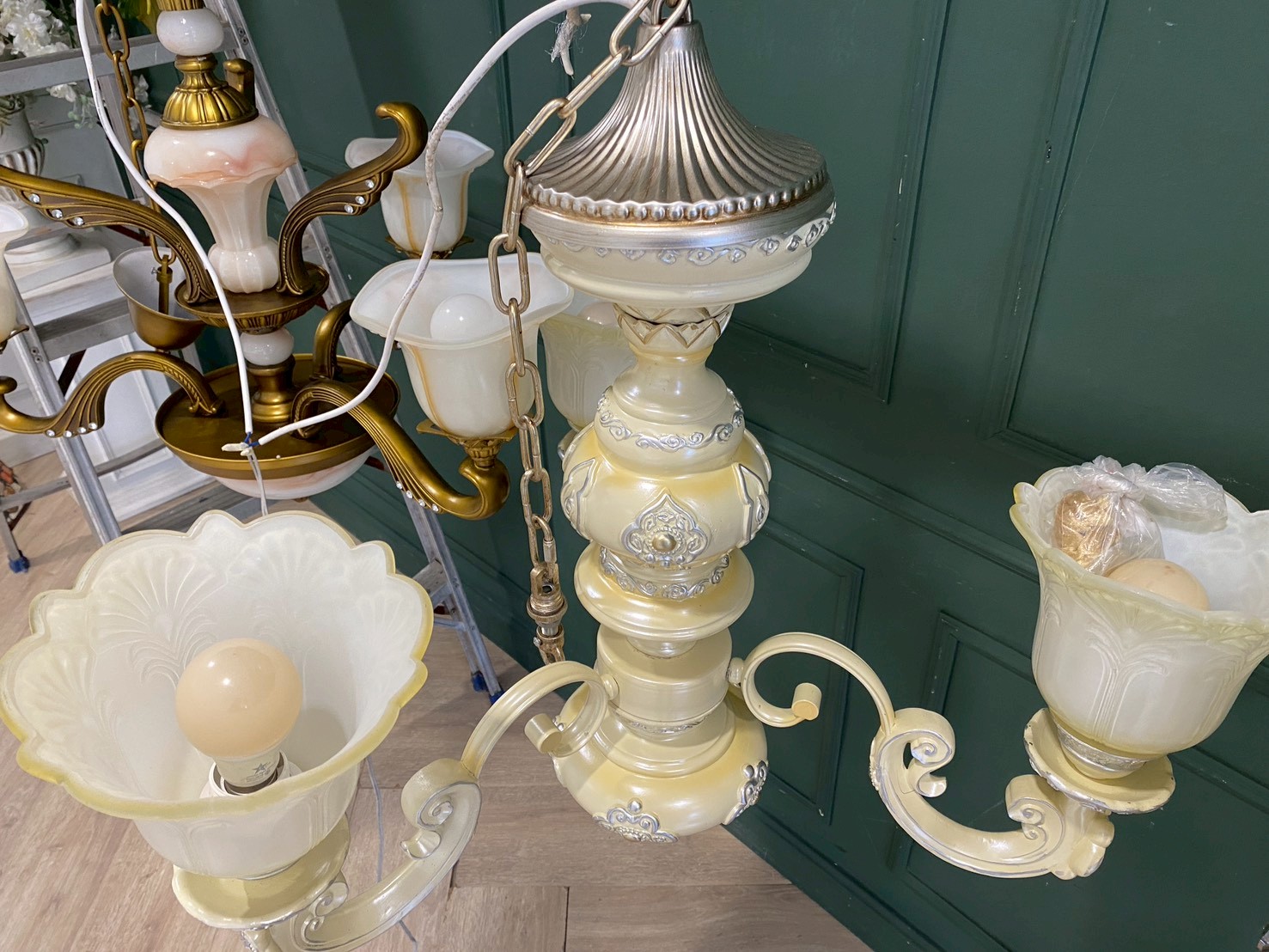 Chandelier, glass pendant lamp, pearl white color