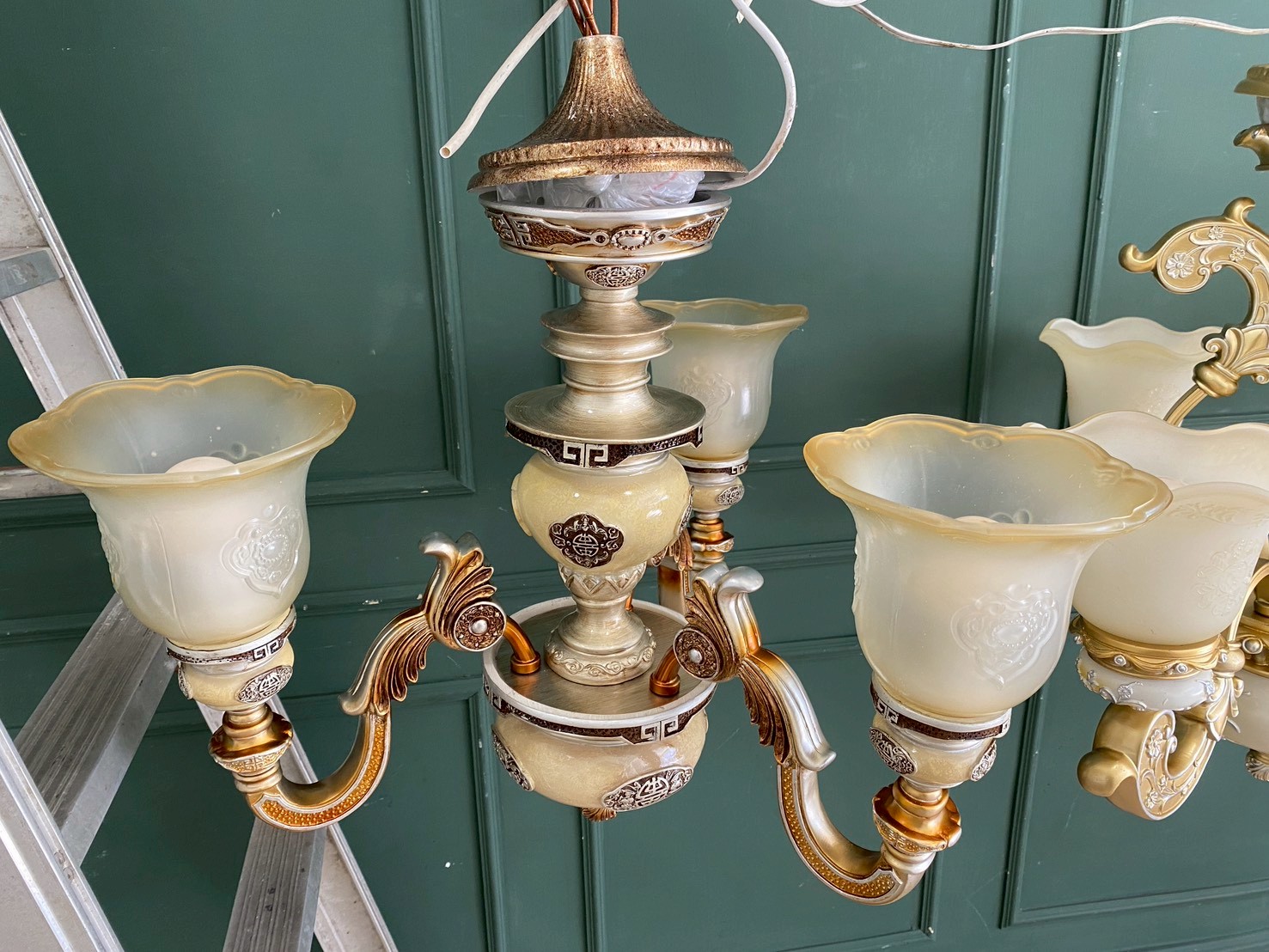 Vintage style chandelier/pendant lamp.