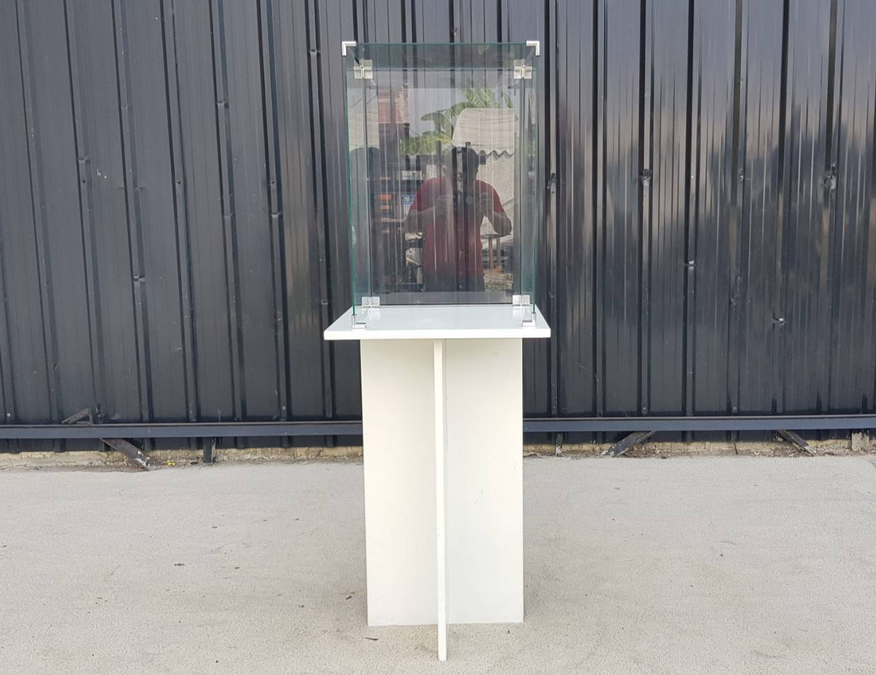 ตู้โชว์กระจกไม้ สีขาว  (2)