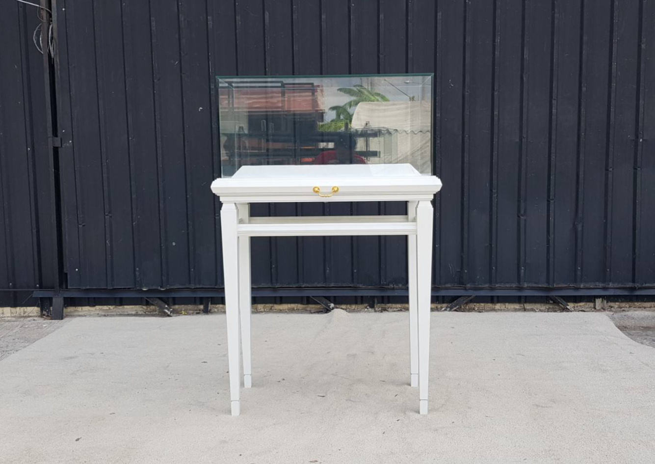 ตู้โชว์กระจก ขาไม้ 1 รางเลื่อน สีขาว  (2)