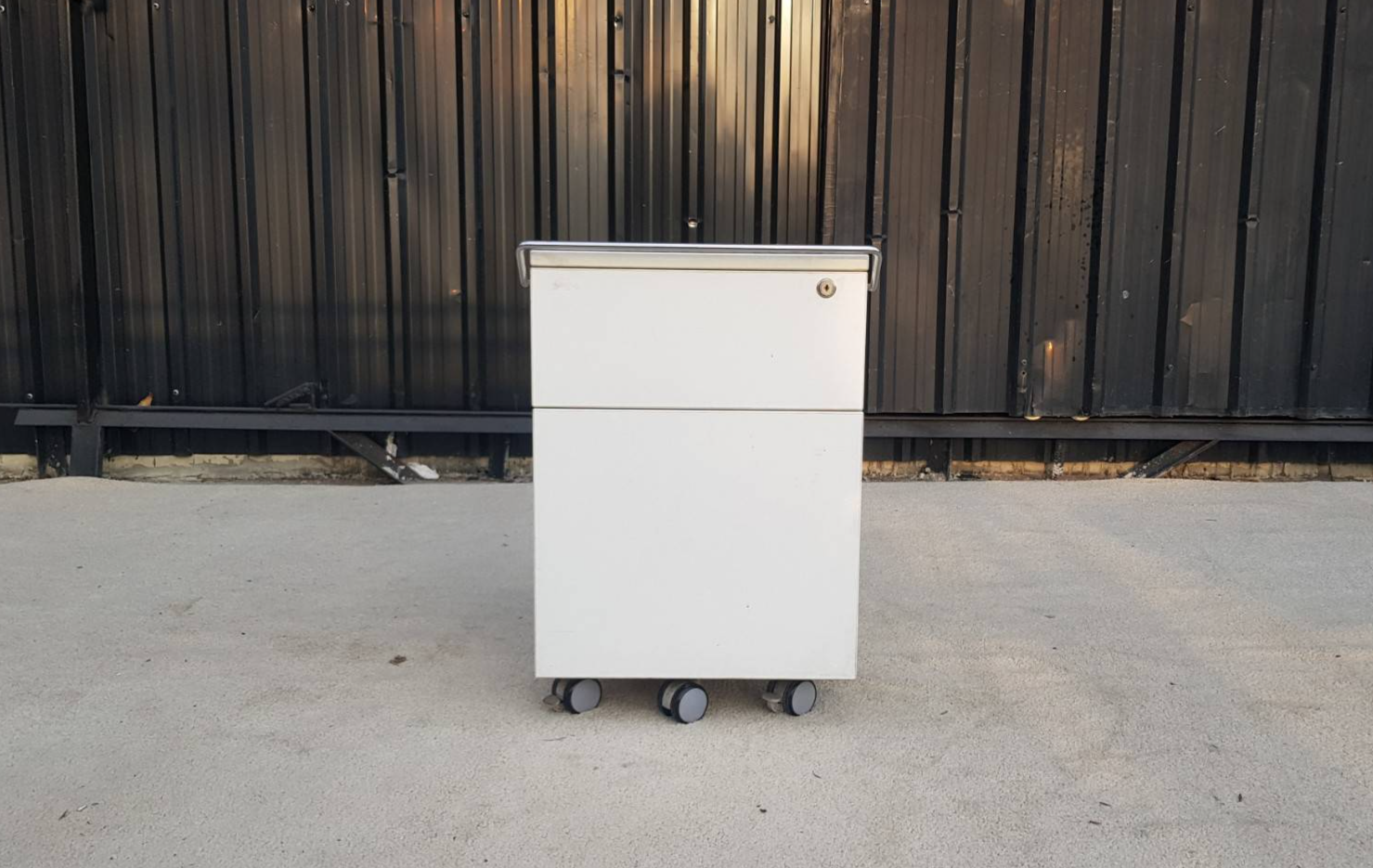 Moflex品牌移动式储物柜，白色，带轮子，两个抽屉。