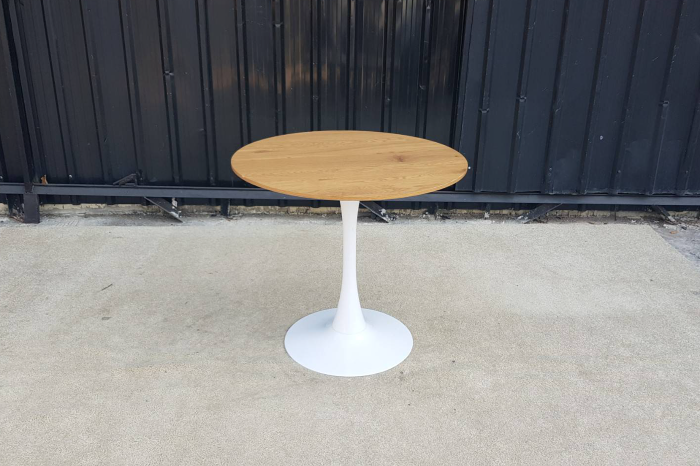 โต๊ะกลม ท๊อปไม้ ขาเหล็กสีขาว สไตล์โมเดิร์น (9)