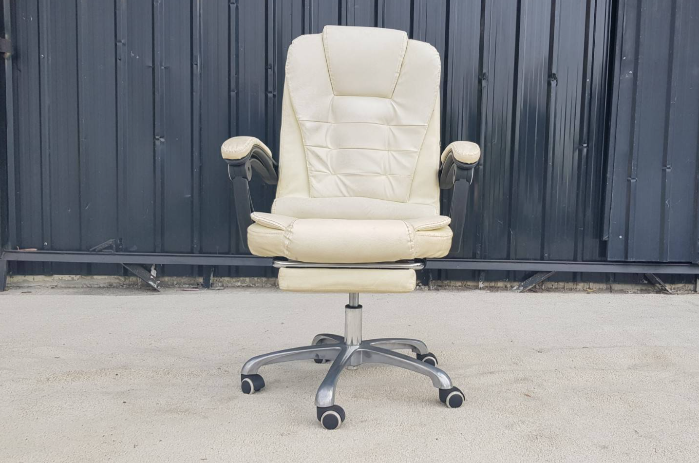 เก้าอี้ผู้บริหาร ระบบนวดไฟฟ้า เบาะหนัง เสริมเบาะวางขา ขาเหล็ก สีครีม (1)