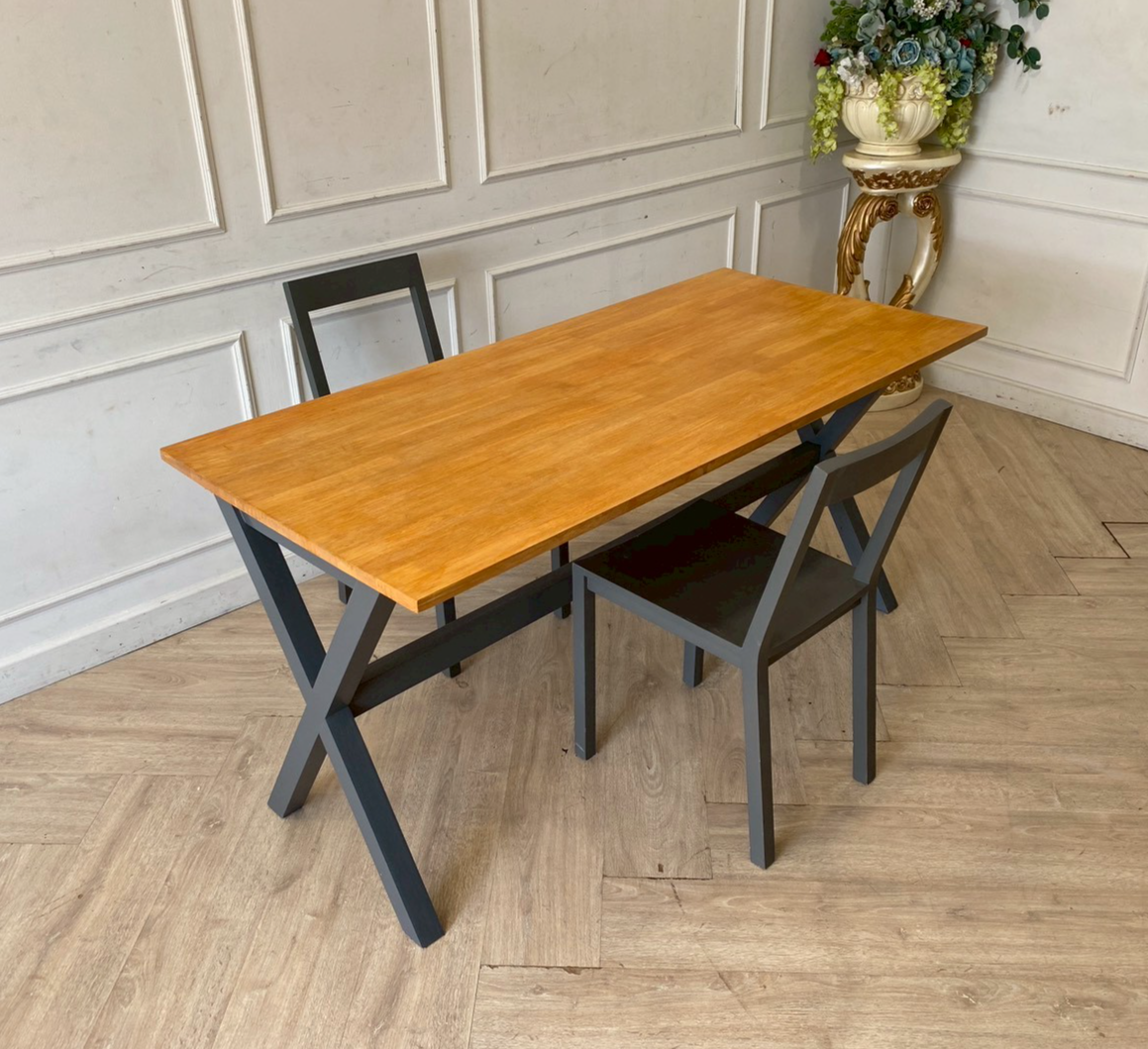 ชุดโต๊ะอาหารไม้ พร้อมเก้าอี้ไม้ สีเทา (1)