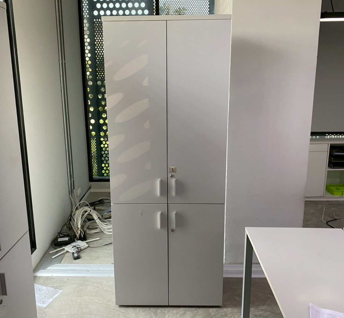 ตู้เก็บเอกสารทรงสูง 4 บานเปิด สีเทา  (8)