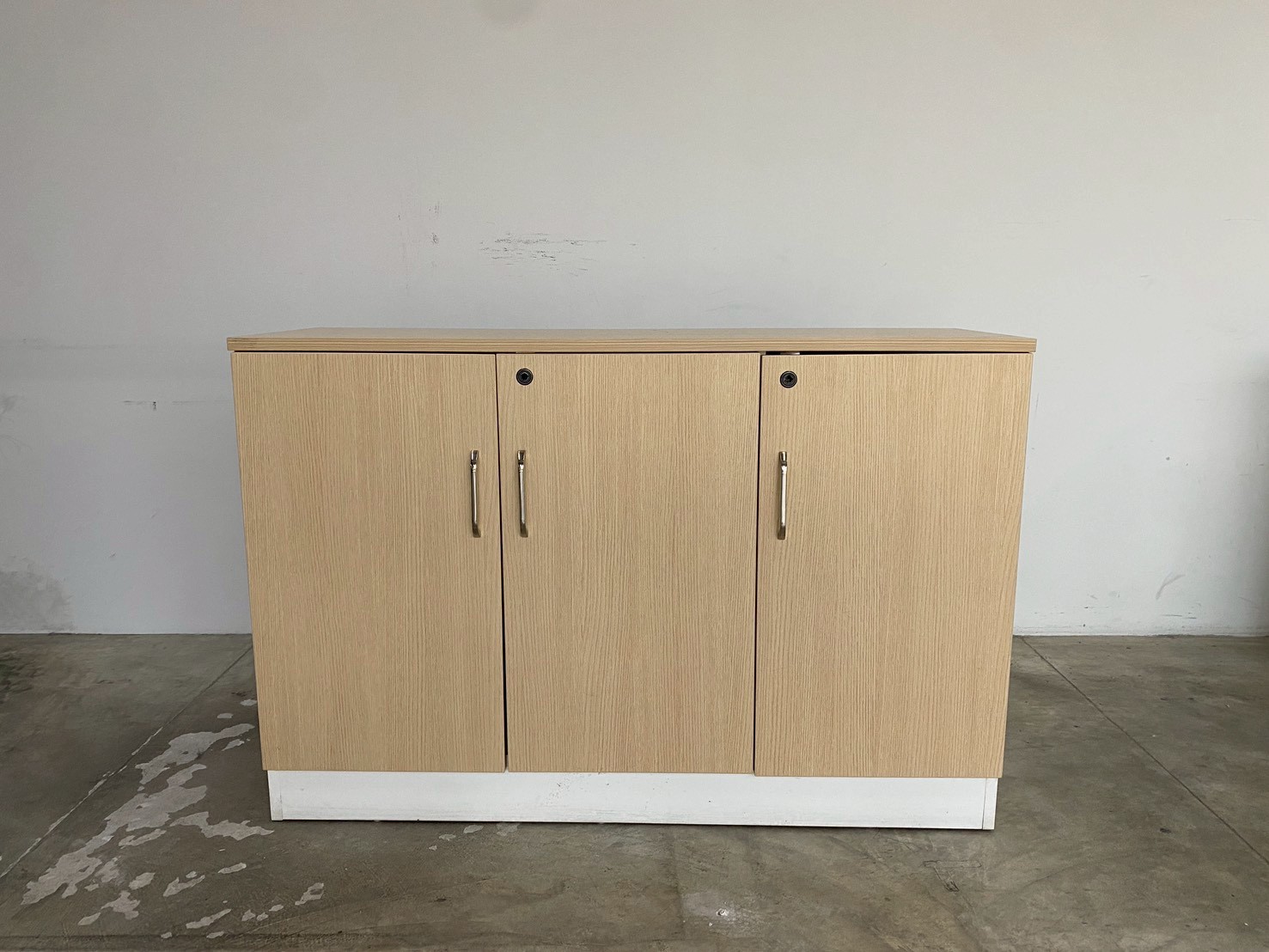 Wooden-patterned storage cabinet with 3 doors