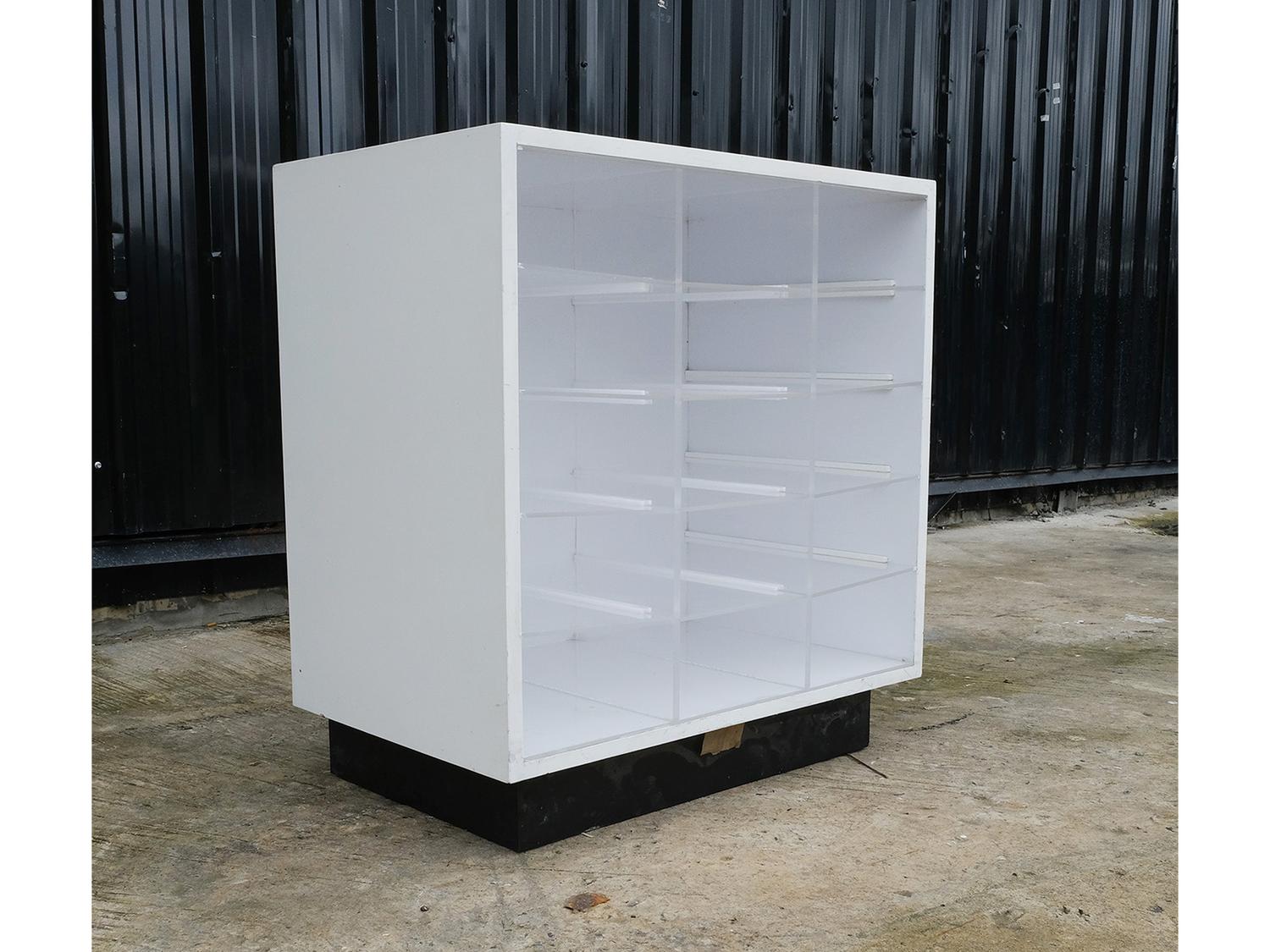 ชั้นวางของ โครงไม้สีขาว ชั้นวางพลาสติก ช่องวางของ15ช่อง โครงไม้สีขาว (1)