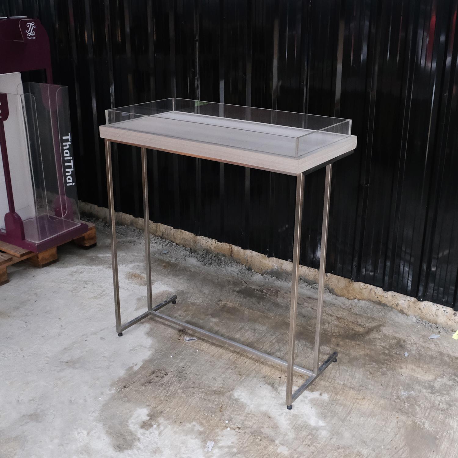 ถาดไม้โชว์สินค้า ทรงสูง ติดกรอบอะคริลิคใส ชั้นวางสินค้า โครงขาเหล็ก (1)