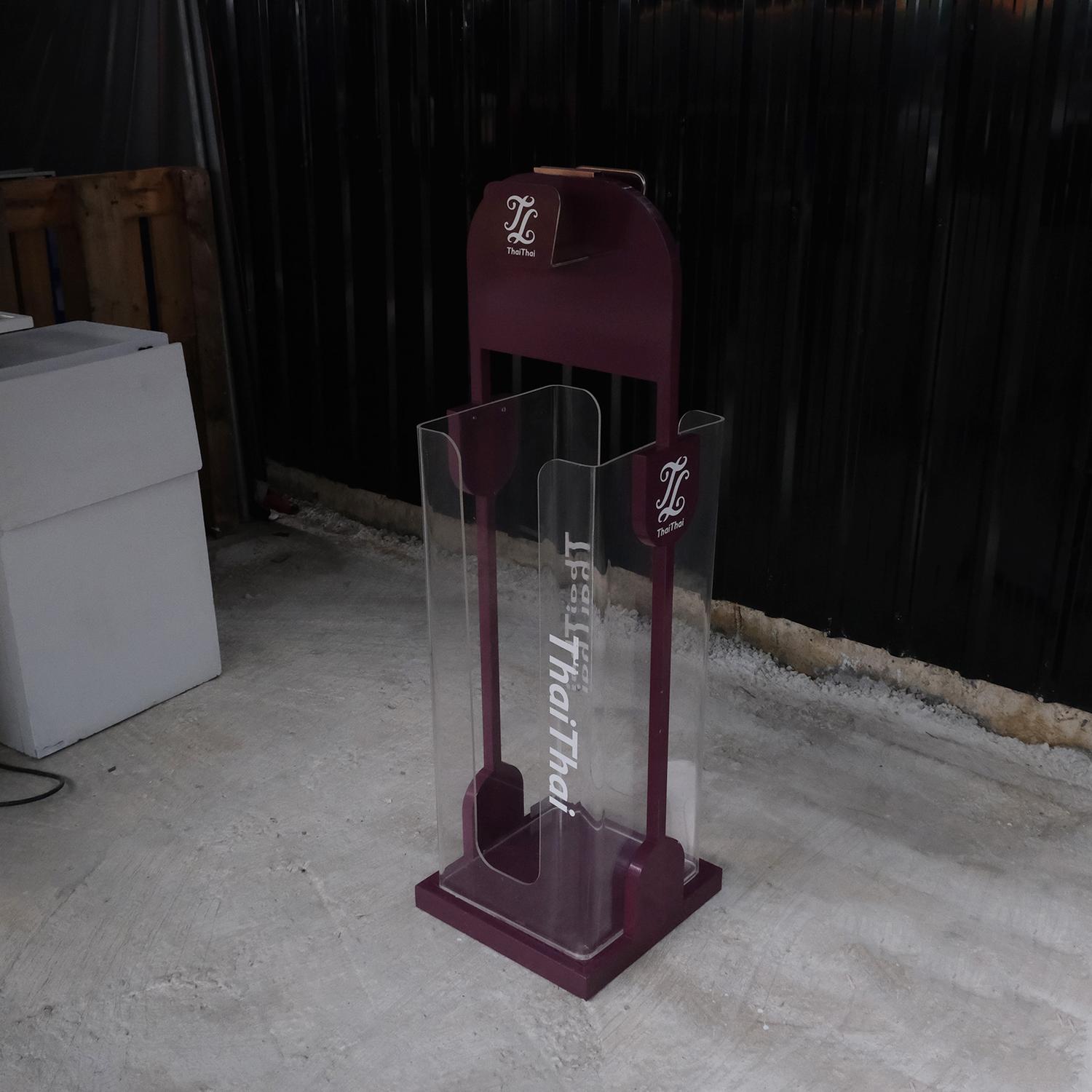 ที่ใส่สินค้าทรงสูง กล่องโชว์สินค้า สีแดงอมม่วง ติดอะคริลิคใส (1)