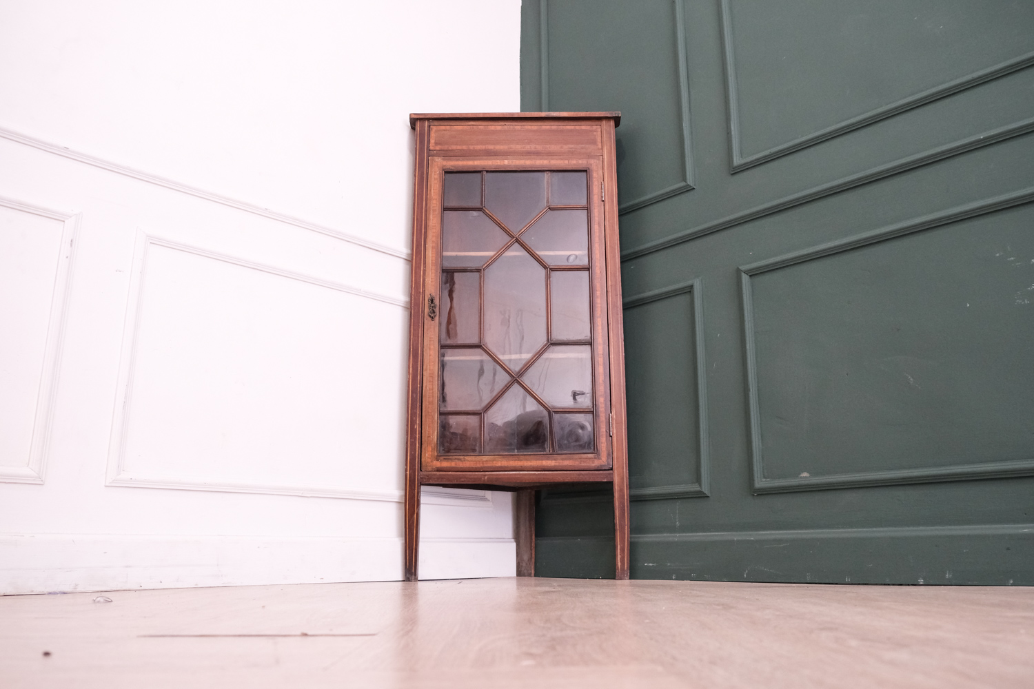 ตู้โชว์เข้ามุมไม้มะฮอกกานี 1 บานเปิดกระจก(1)