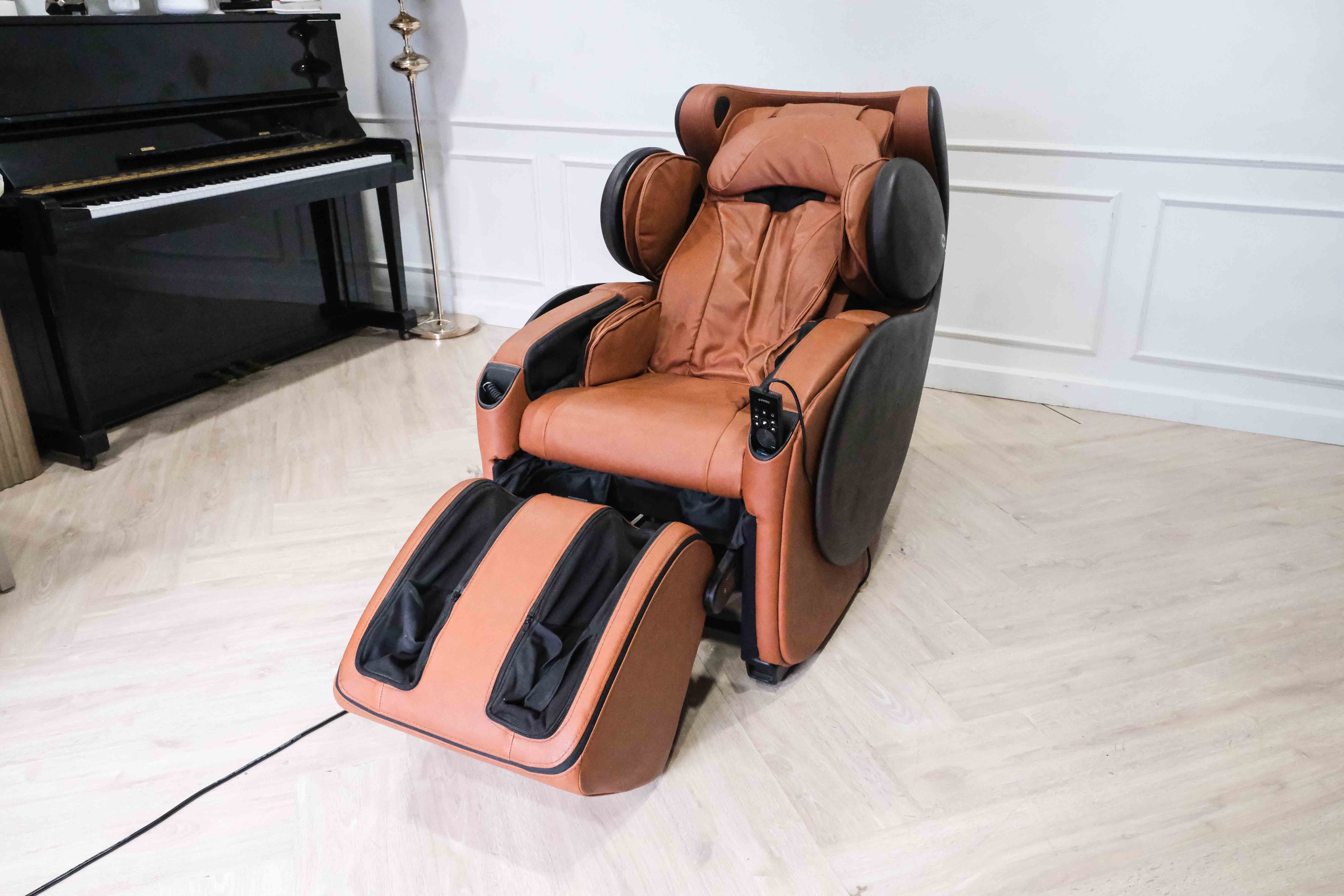 เก้าอี้นวดไฟฟ้า OSIM UDivine OS-808 ระบบนวด 3 มิติ เบาะหนังสีน้ำตาล(1)